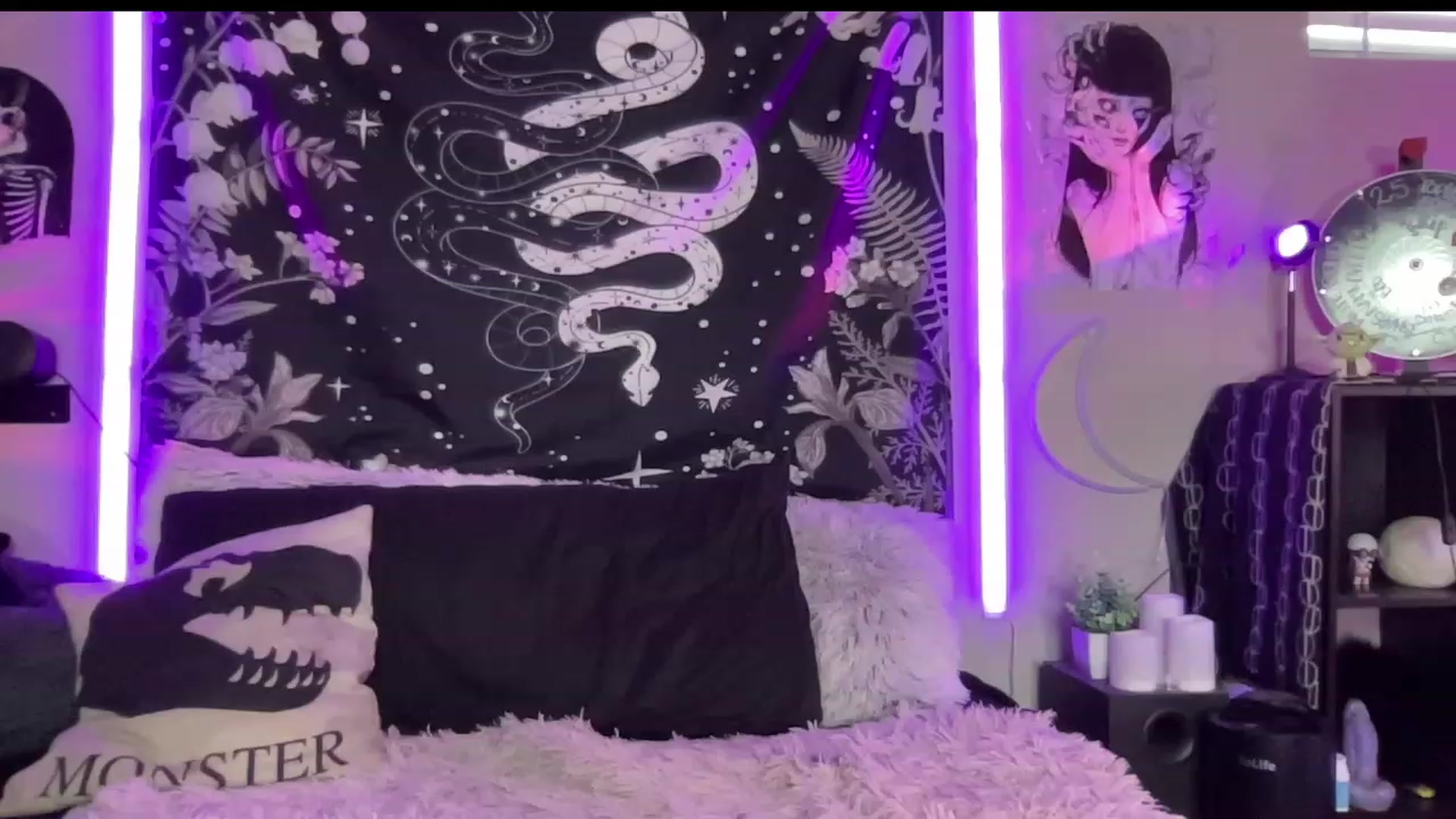 Gallery image thumbnail from RileyWoods's myfreecams stream on, 06/22/2023, 23:40 image 1 of 20