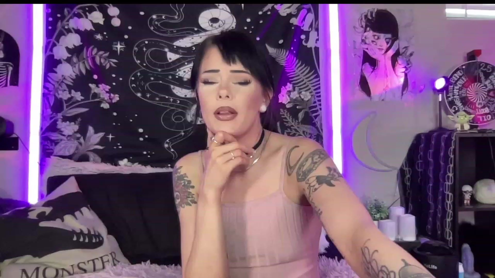 Gallery image thumbnail from RileyWoods's myfreecams stream on, 06/22/2023, 23:40 image 7 of 20