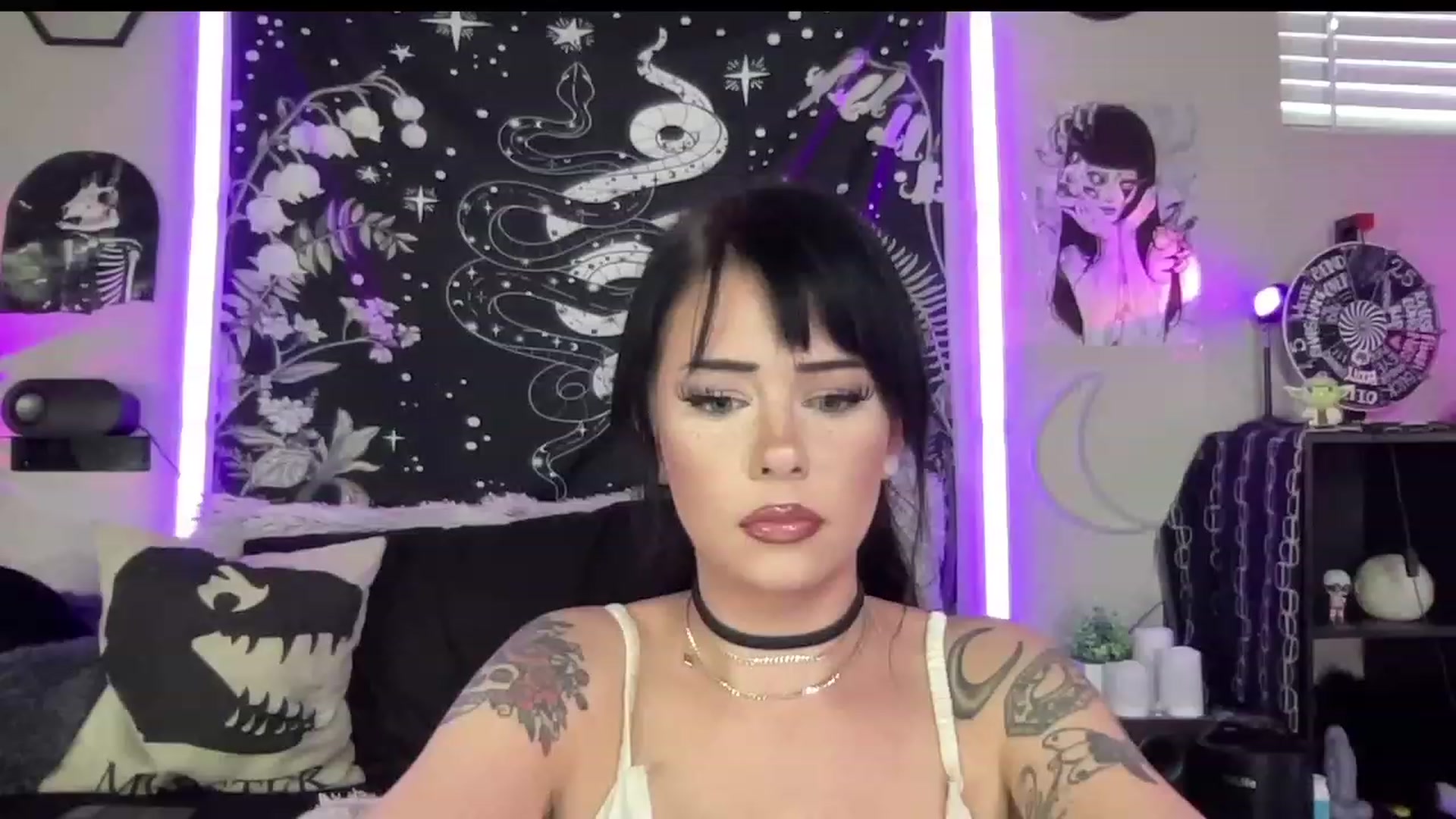 Gallery image thumbnail from RileyWoods's myfreecams stream on, 06/23/2023, 01:42 image 1 of 20