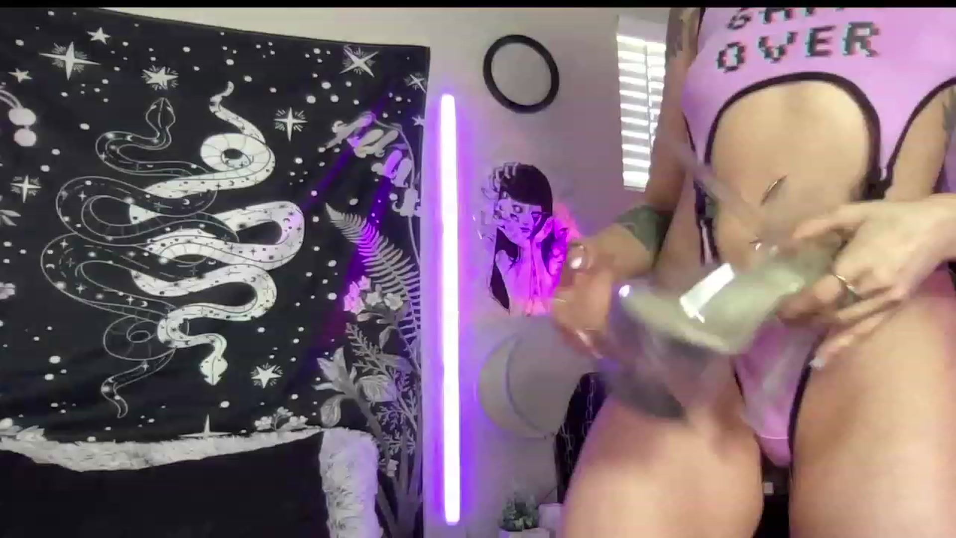 Gallery image thumbnail from RileyWoods's myfreecams stream on, 06/24/2023, 02:07 image 2 of 20