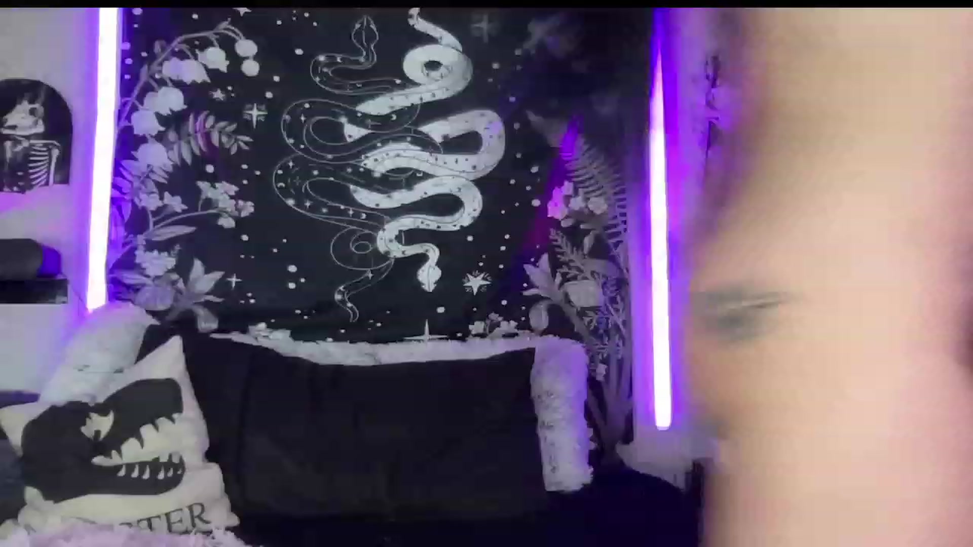 Gallery image thumbnail from RileyWoods's myfreecams stream on, 06/24/2023, 02:07 image 7 of 20