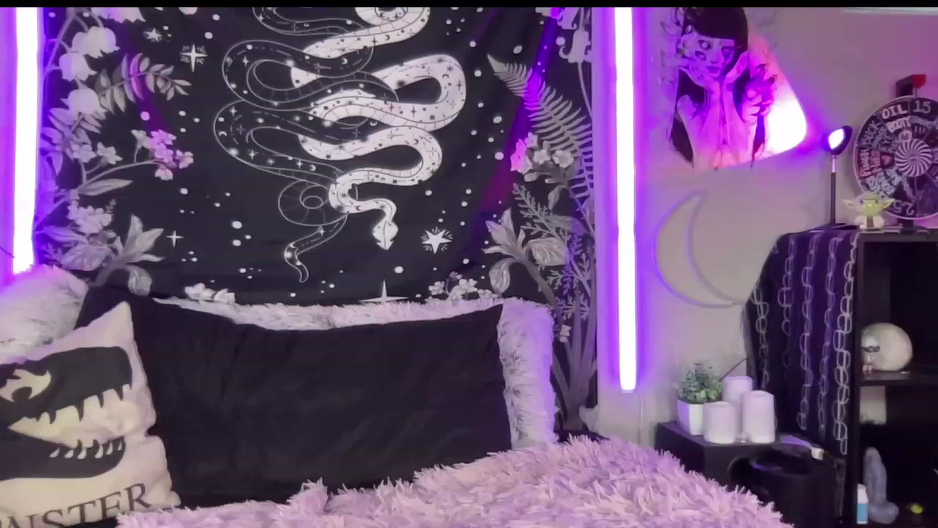 Gallery image thumbnail from RileyWoods's myfreecams stream on, 06/24/2023, 02:07 image 18 of 20