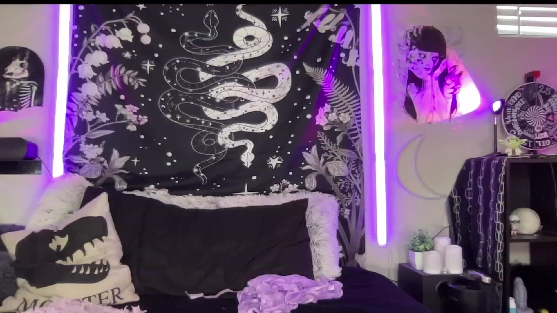 Gallery image thumbnail from RileyWoods's myfreecams stream on, 06/24/2023, 02:07 image 10 of 20