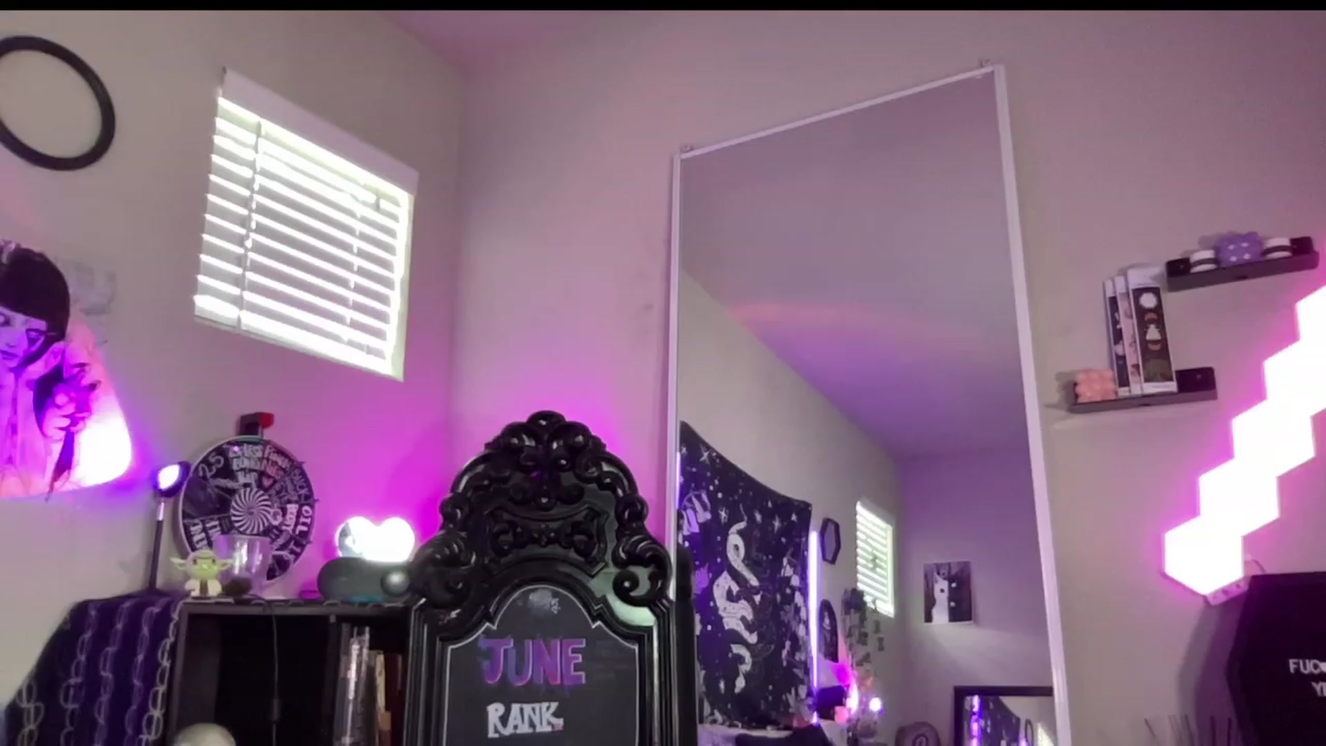 Gallery image thumbnail from RileyWoods's myfreecams stream on, 06/24/2023, 23:01 image 2 of 20