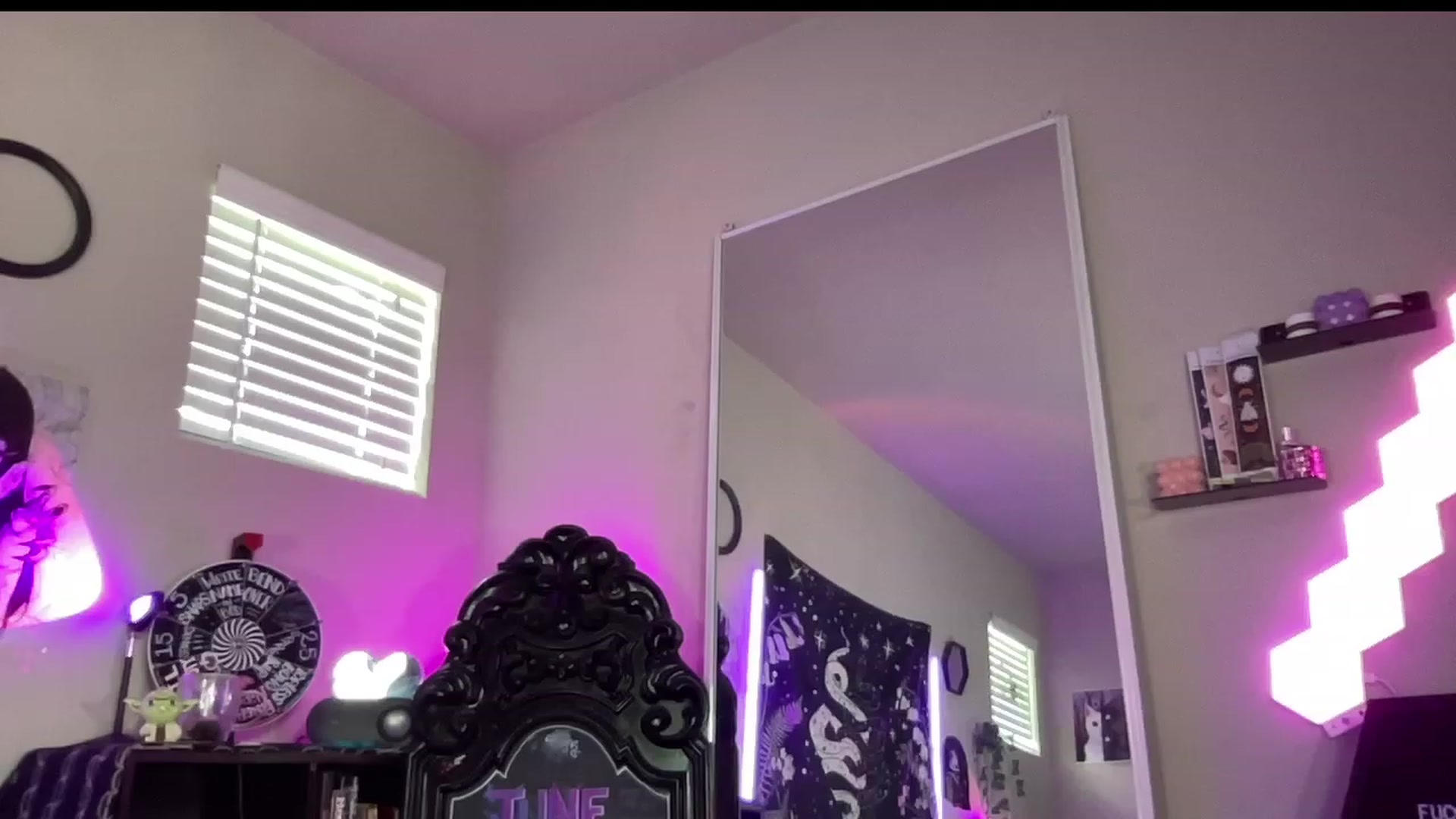 Gallery image thumbnail from RileyWoods's myfreecams stream on, 06/24/2023, 23:40 image 19 of 20