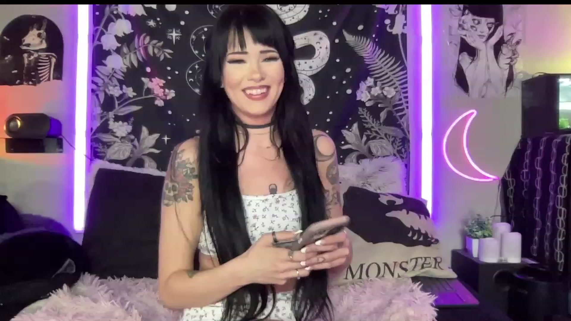 Gallery image thumbnail from RileyWoods's myfreecams stream on, 06/27/2023, 23:41 image 16 of 20