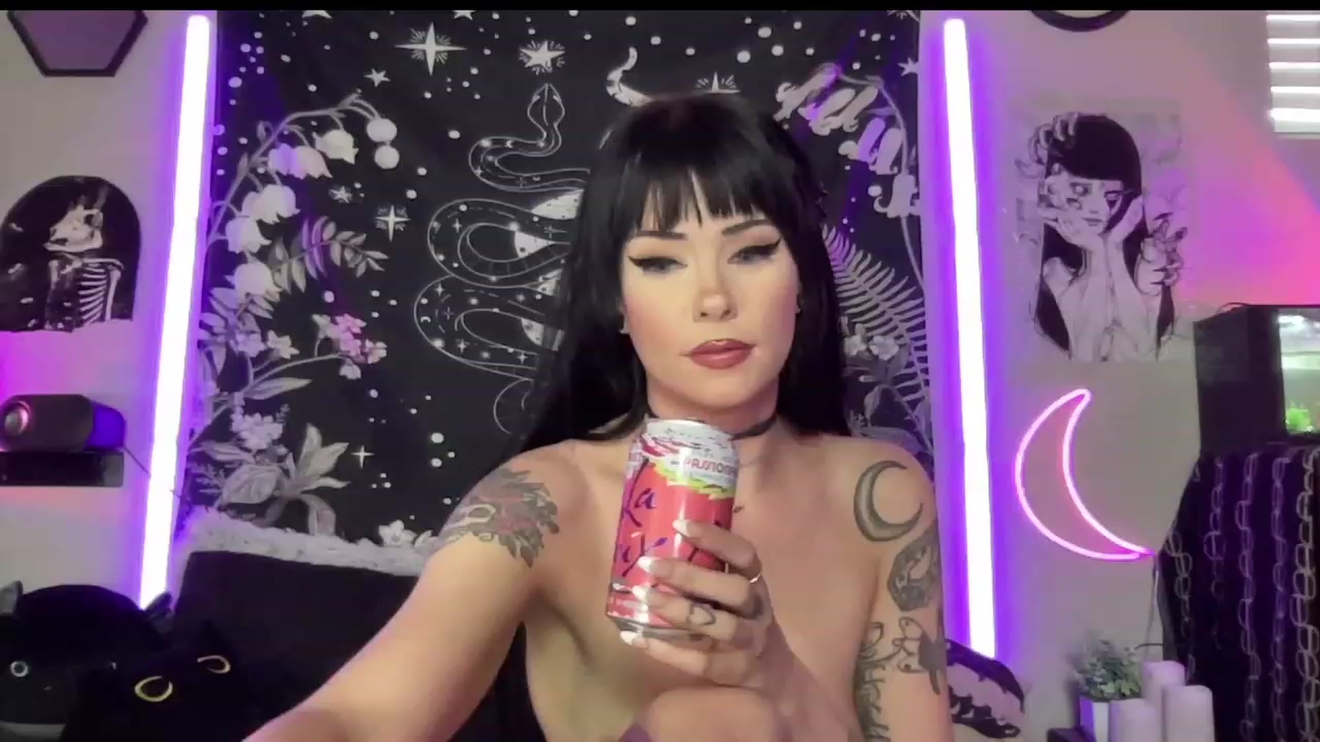 Gallery image thumbnail from RileyWoods's myfreecams stream on, 06/28/2023, 24:55 image 4 of 20