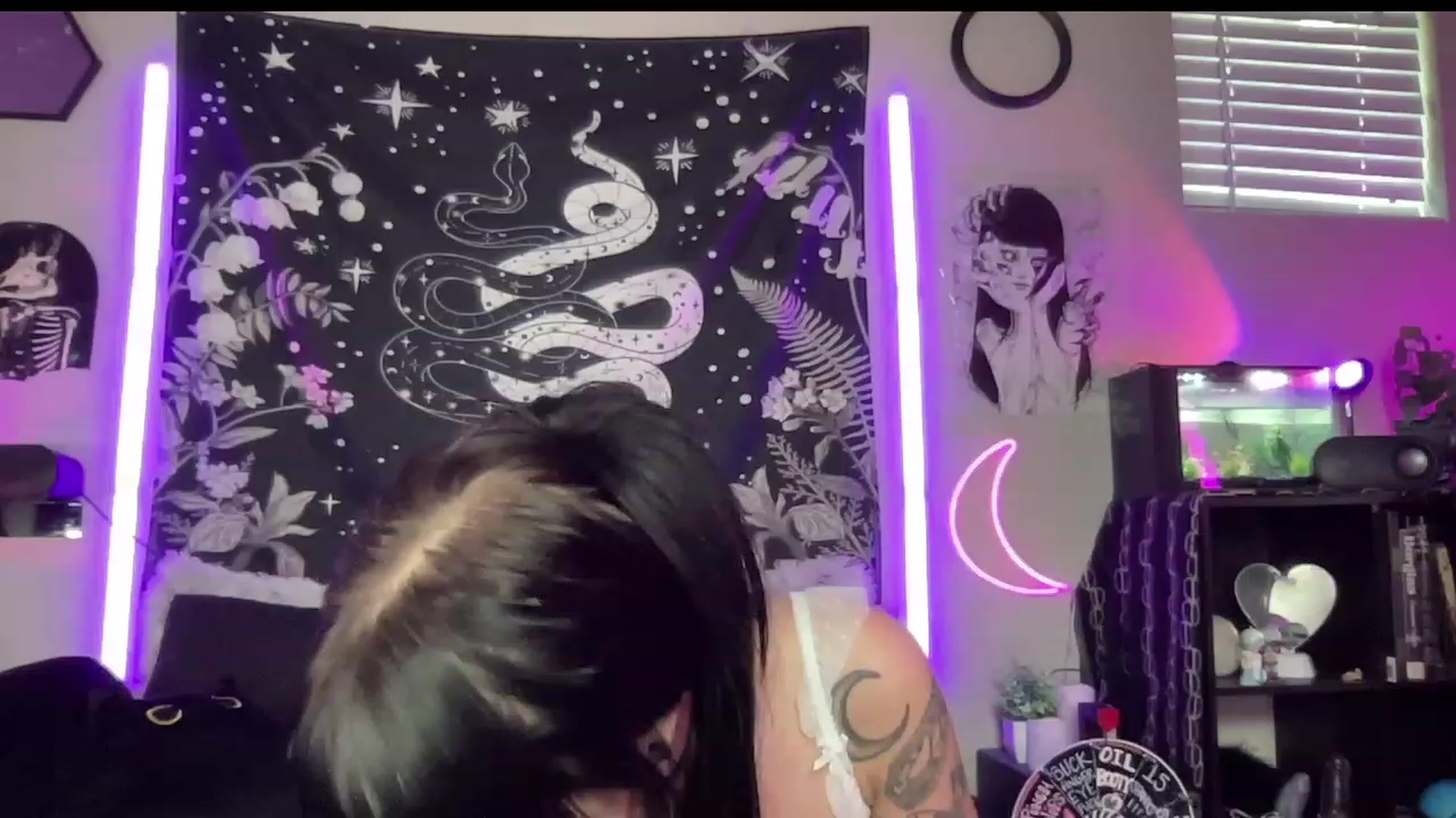 Gallery image thumbnail from RileyWoods's myfreecams stream on, 06/28/2023, 02:40 image 16 of 20