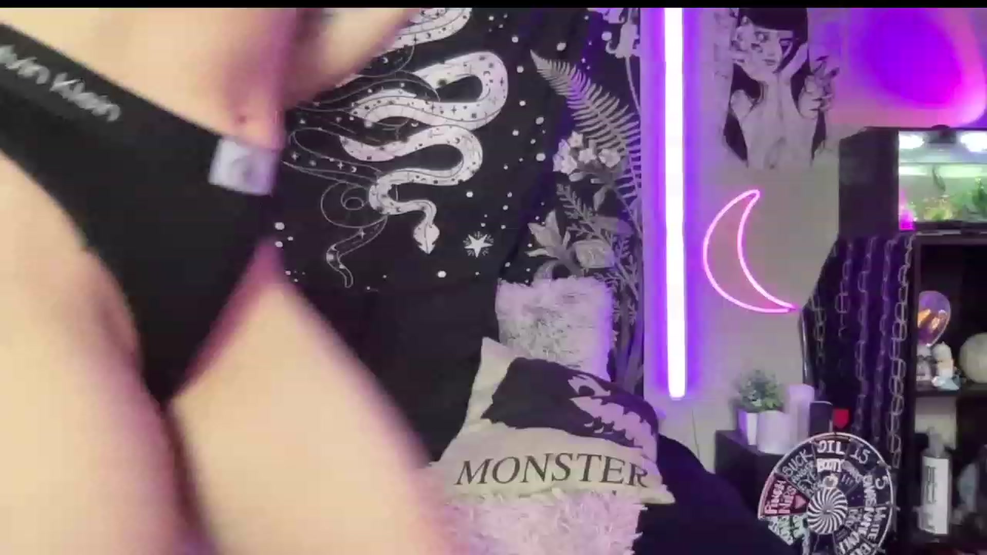 Gallery image thumbnail from RileyWoods's myfreecams stream on, 06/29/2023, 02:17 image 5 of 20