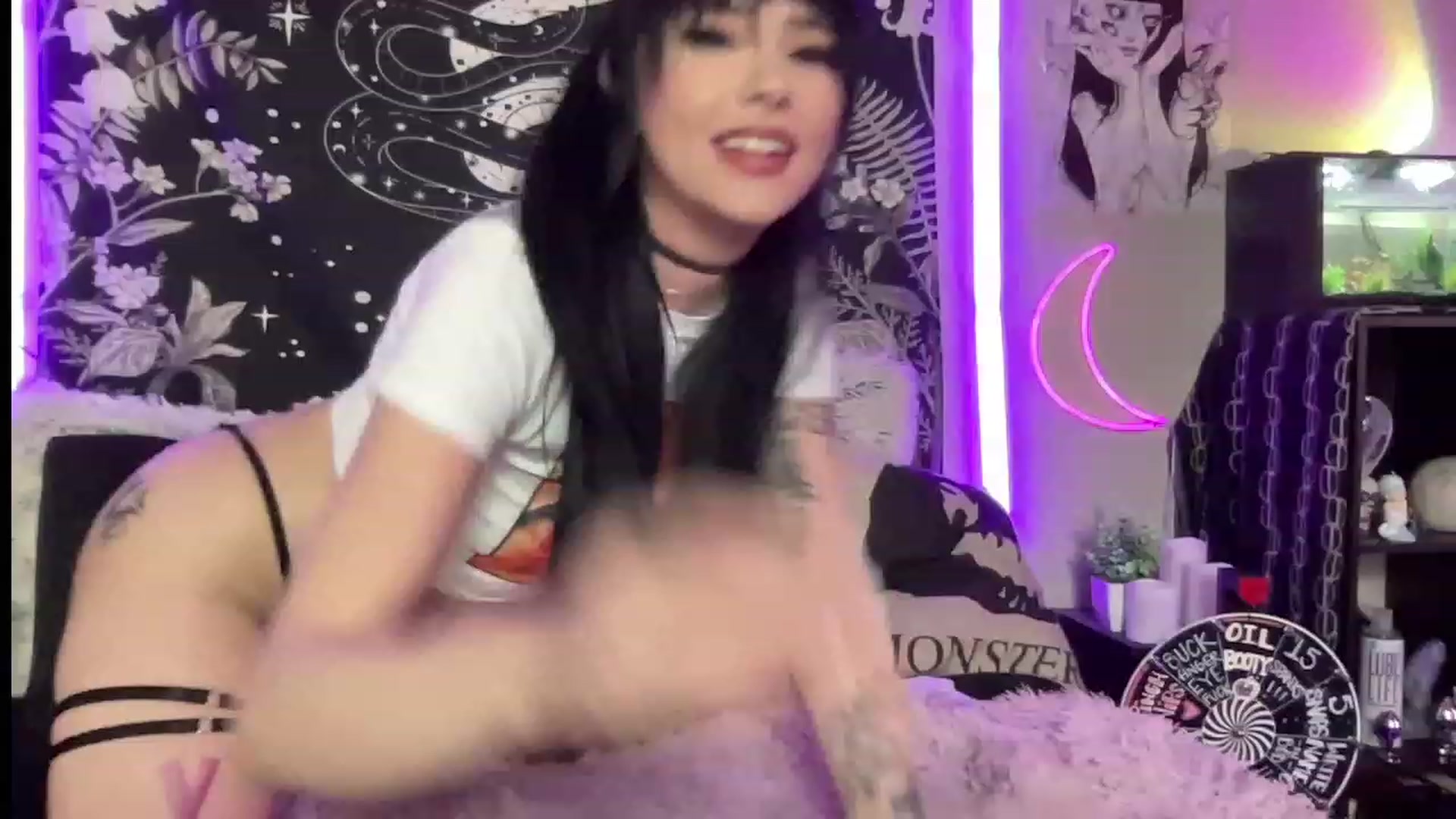Gallery image thumbnail from RileyWoods's myfreecams stream on, 06/30/2023, 01:49 image 10 of 20