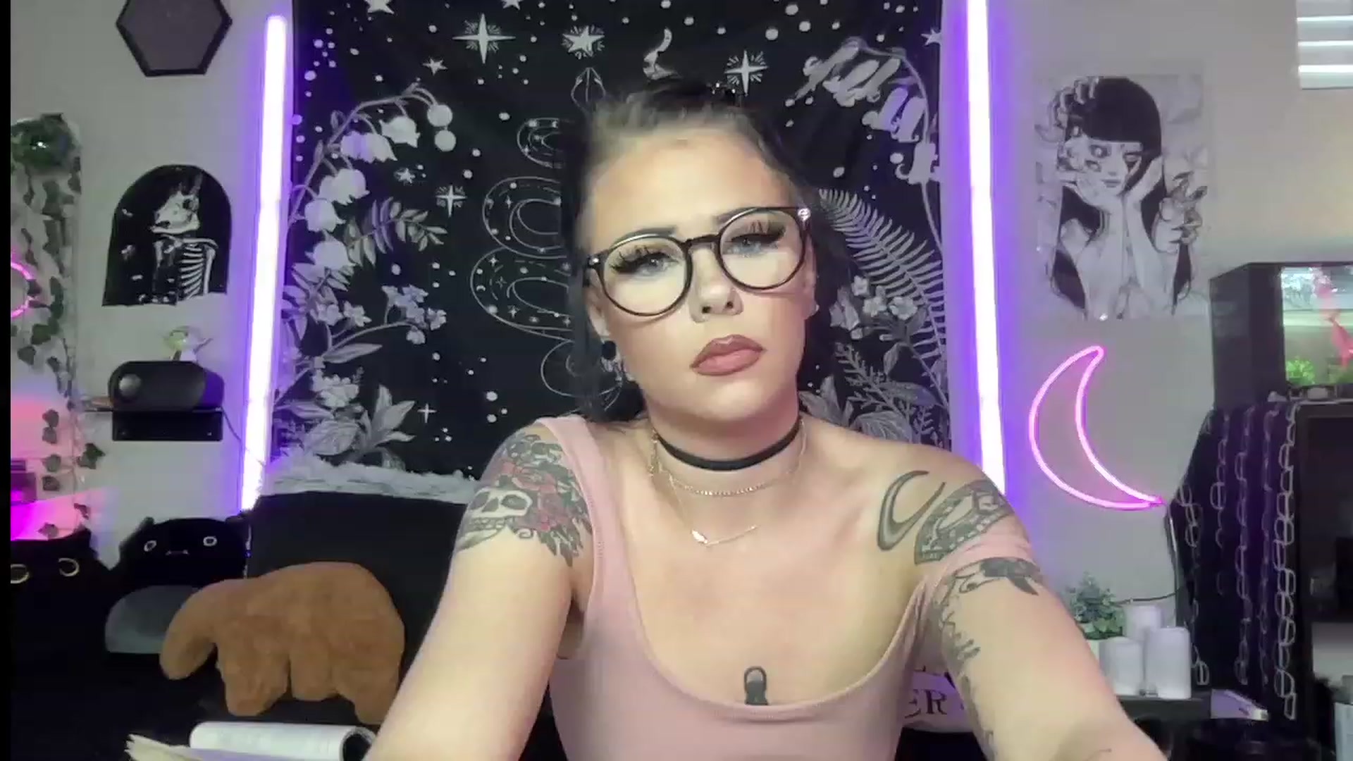 Gallery image thumbnail from RileyWoods's myfreecams stream on, 07/03/2023, 24:55 image 9 of 20