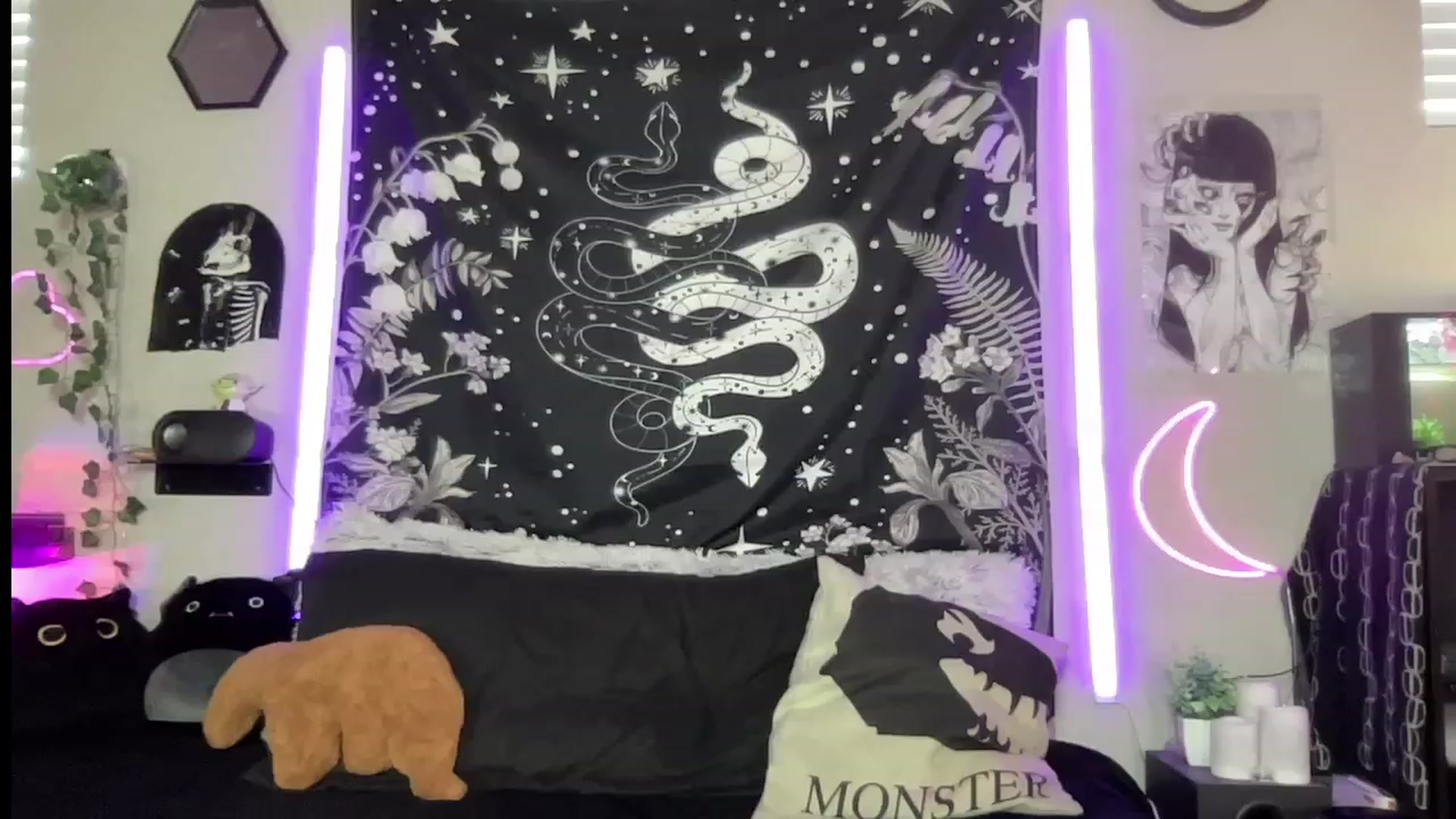Gallery image thumbnail from RileyWoods's myfreecams stream on, 07/03/2023, 24:55 image 6 of 20