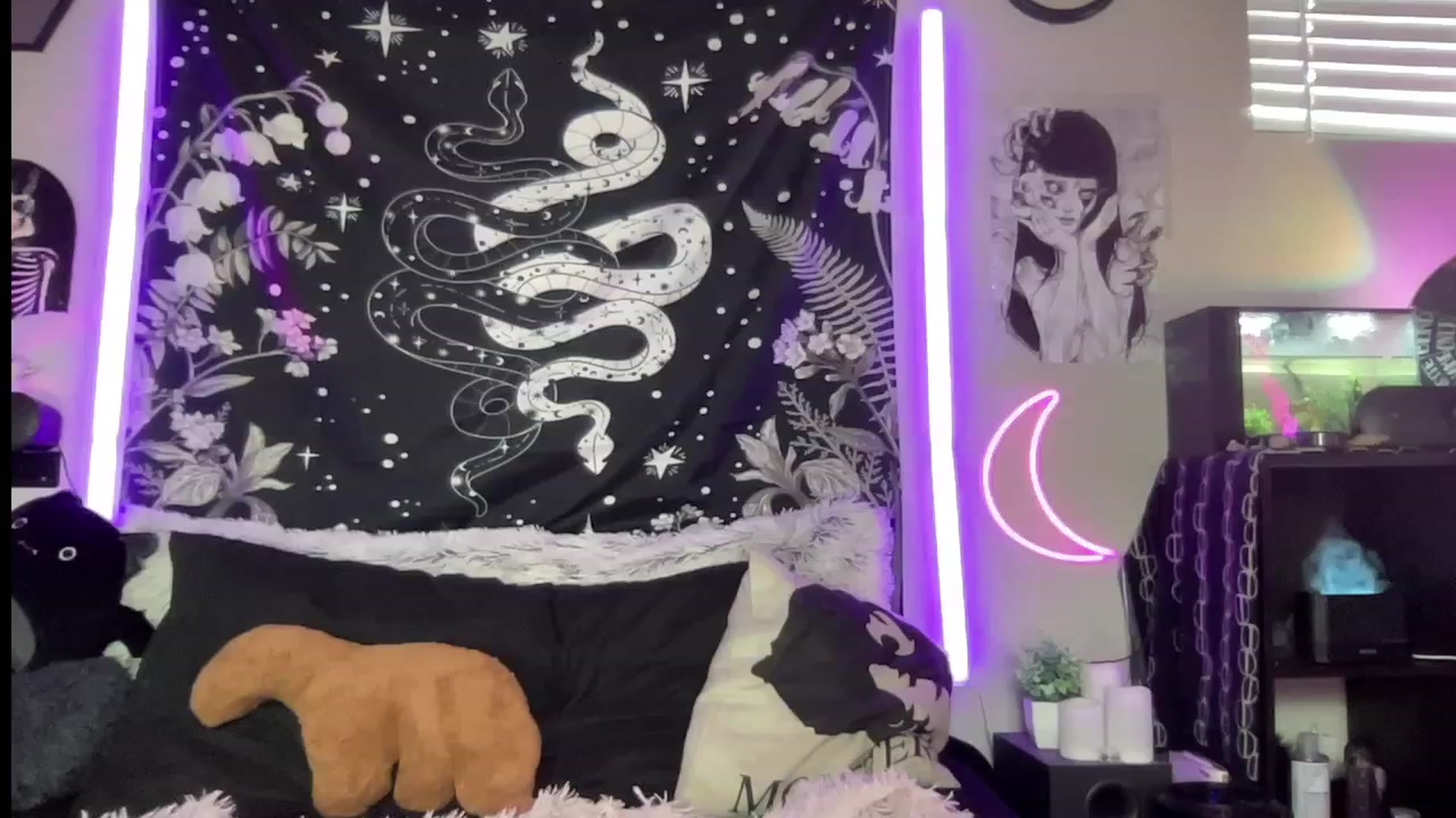 Gallery image thumbnail from RileyWoods's myfreecams stream on, 07/03/2023, 23:51 image 17 of 20