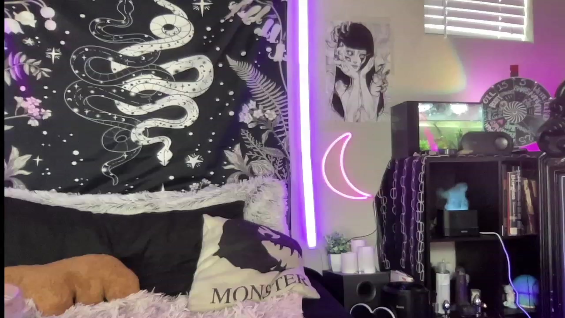 Gallery image thumbnail from RileyWoods's myfreecams stream on, 07/04/2023, 02:19 image 3 of 20