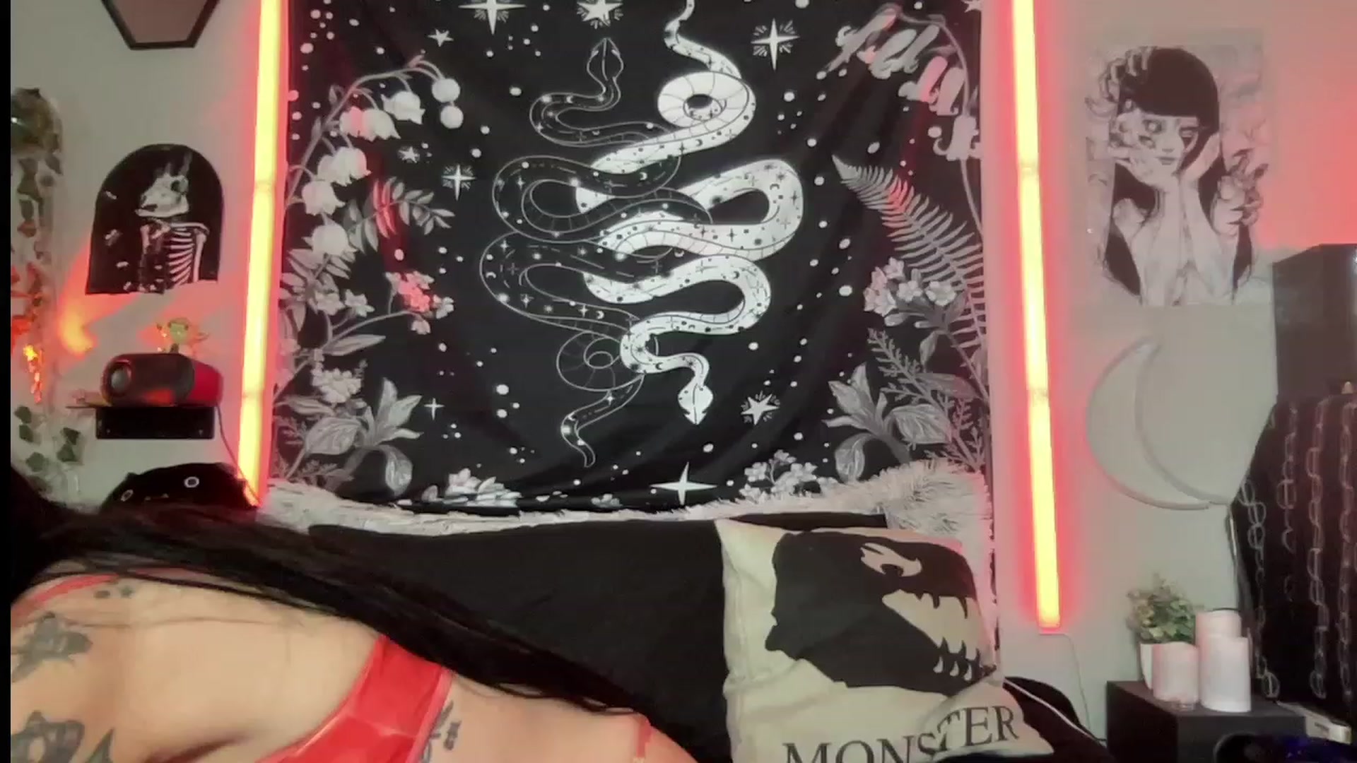 Gallery image thumbnail from RileyWoods's myfreecams stream on, 07/06/2023, 01:46 image 9 of 20