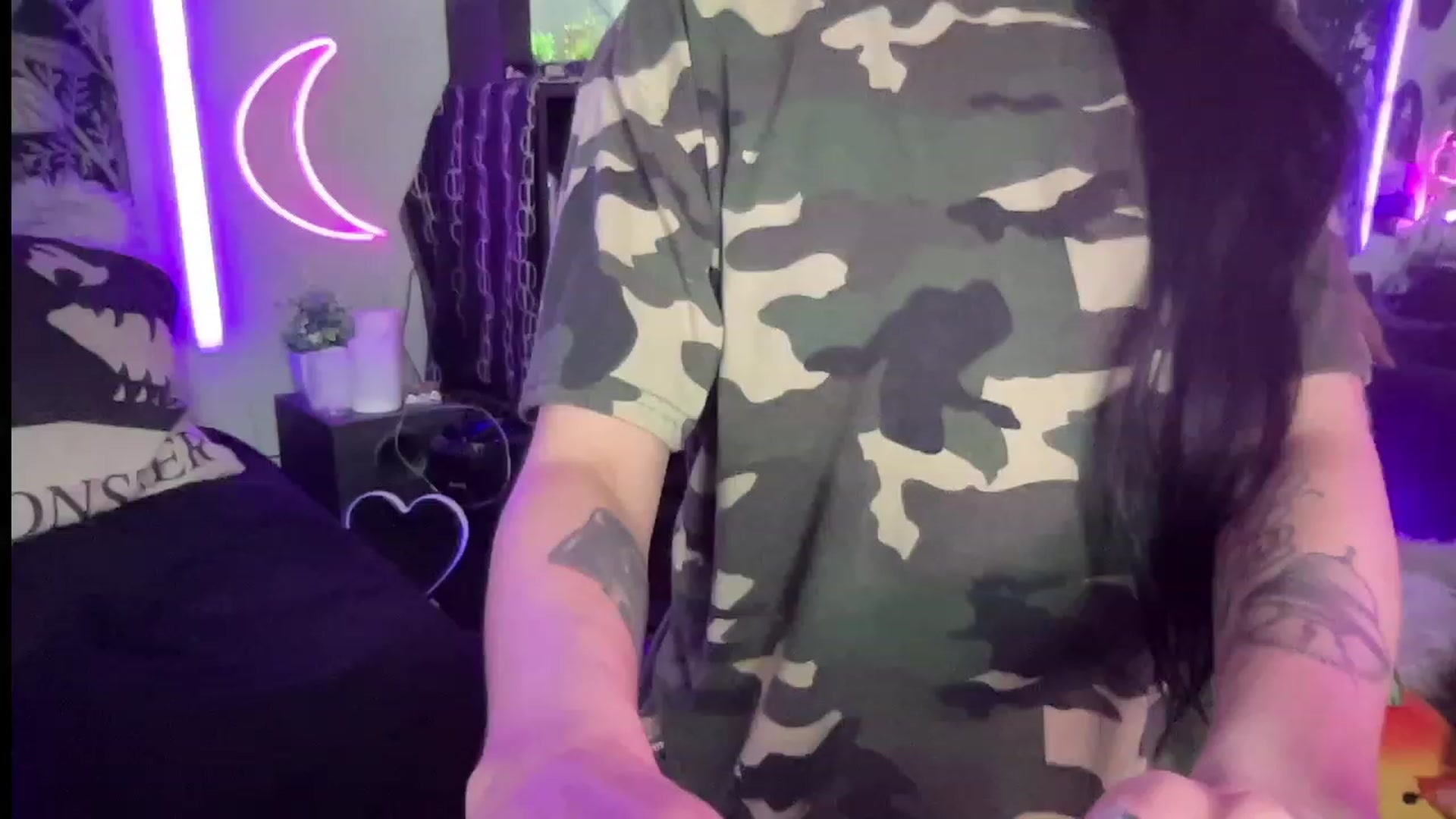 Gallery image thumbnail from RileyWoods's myfreecams stream on, 07/07/2023, 24:02 image 7 of 20