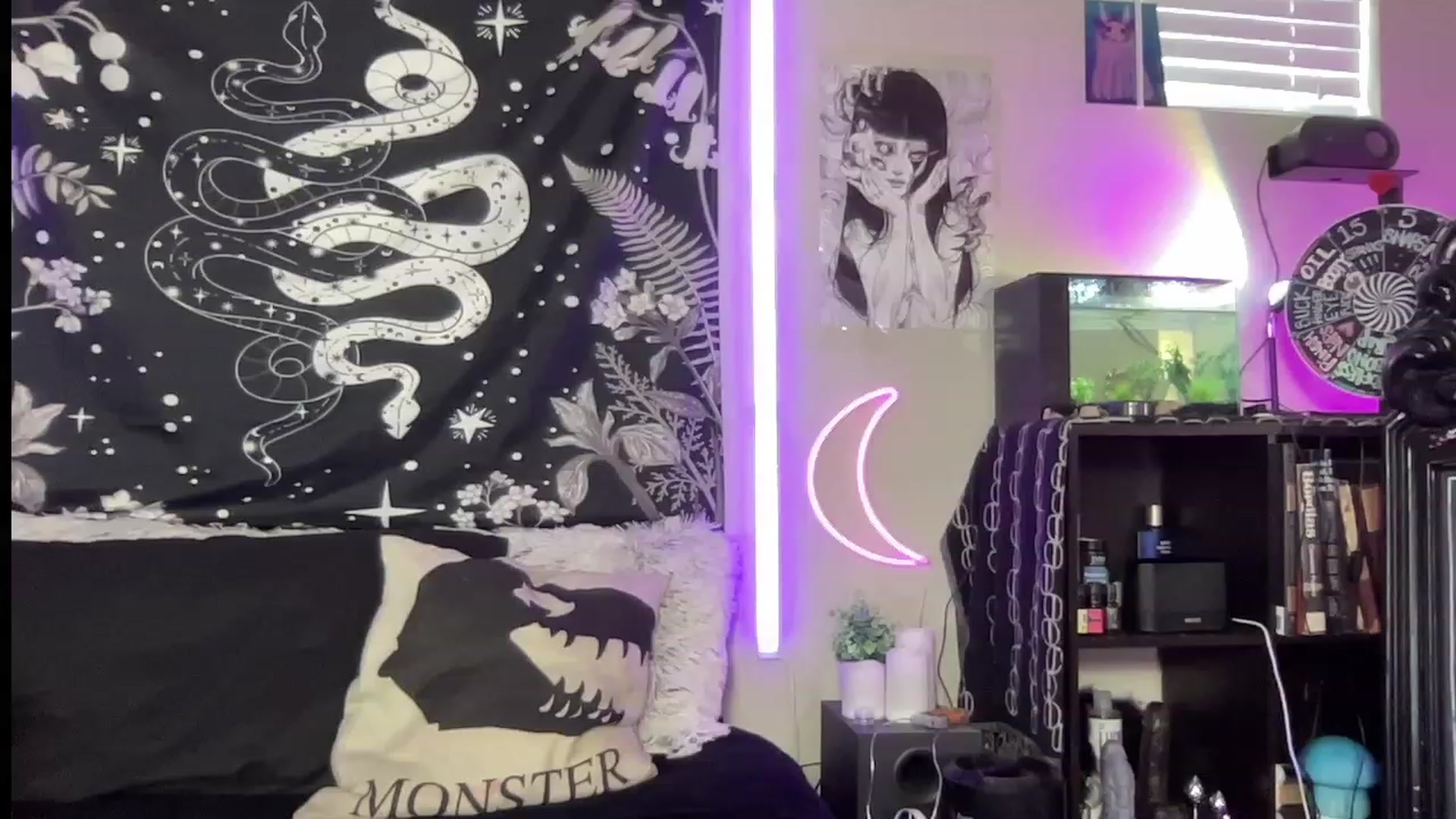 Gallery image thumbnail from RileyWoods's myfreecams stream on, 07/11/2023, 24:55 image 8 of 20