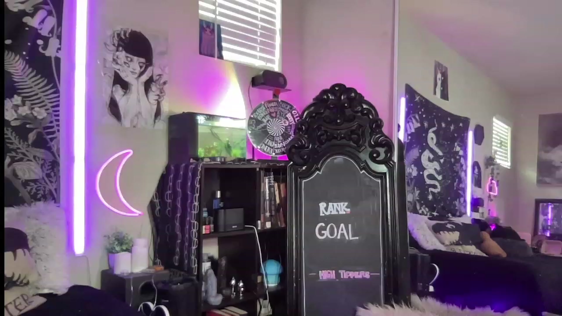 Gallery image thumbnail from RileyWoods's myfreecams stream on, 07/12/2023, 24:13 image 14 of 20