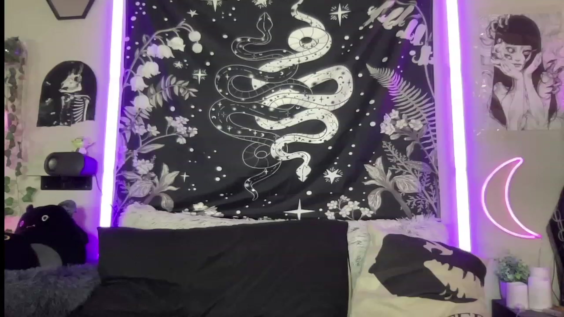 Gallery image thumbnail from RileyWoods's myfreecams stream on, 07/12/2023, 01:43 image 11 of 20