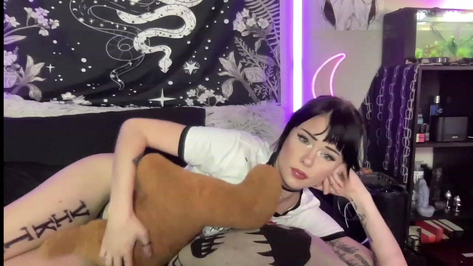 Gallery image thumbnail from RileyWoods's myfreecams stream on, 07/12/2023, 01:43 image 4 of 20