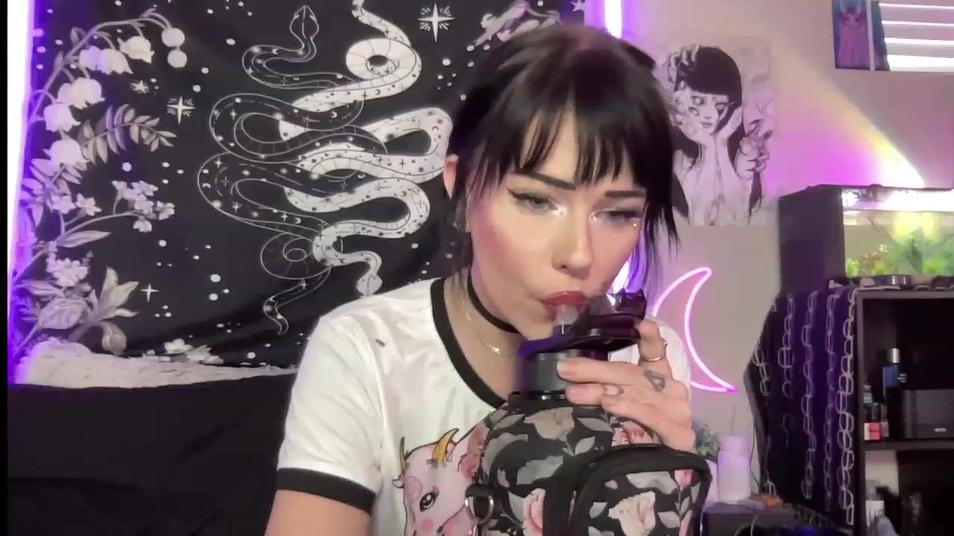 Gallery image thumbnail from RileyWoods's myfreecams stream on, 07/12/2023, 01:43 image 10 of 20
