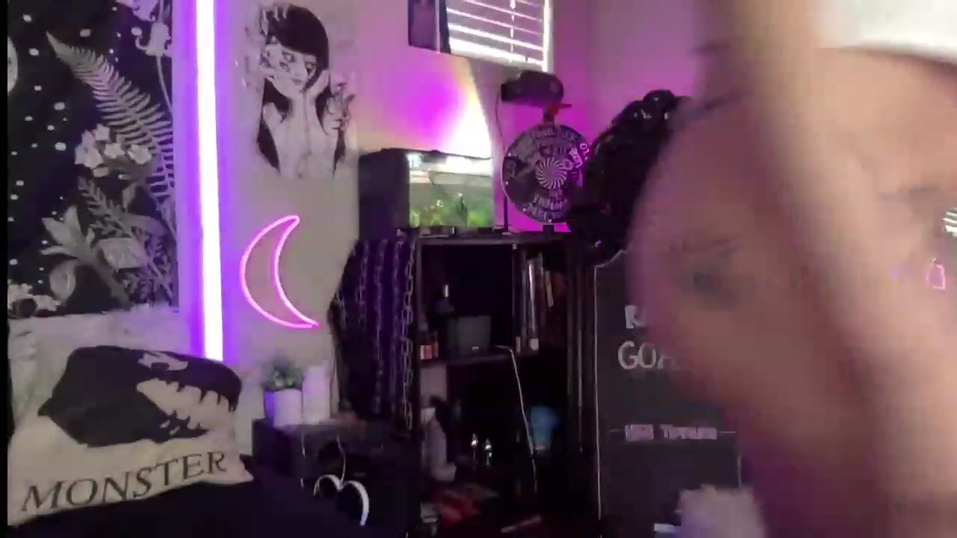 Gallery image thumbnail from RileyWoods's myfreecams stream on, 07/12/2023, 01:43 image 6 of 20