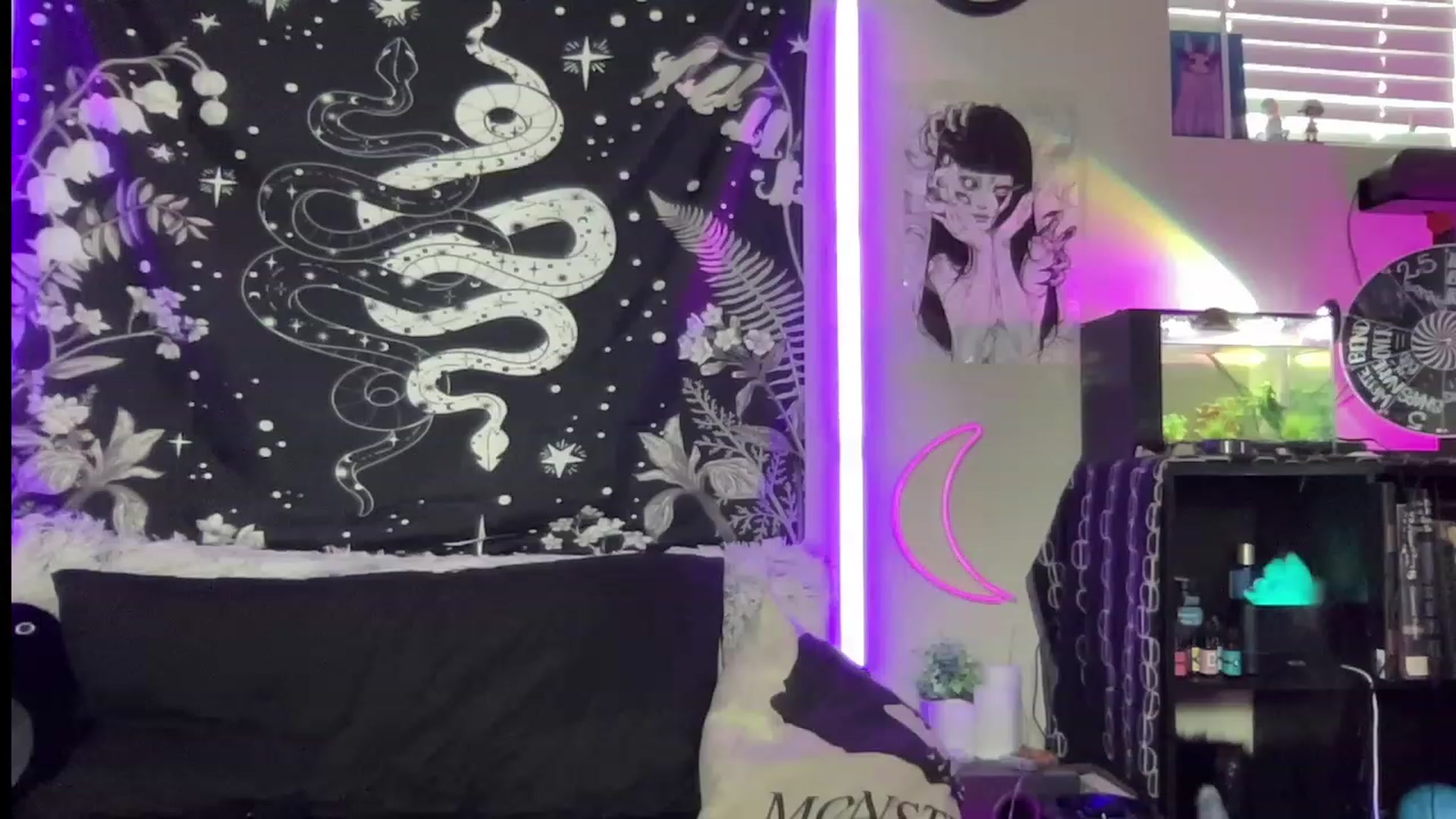 Gallery image thumbnail from RileyWoods's myfreecams stream on, 07/16/2023, 24:46 image 18 of 20