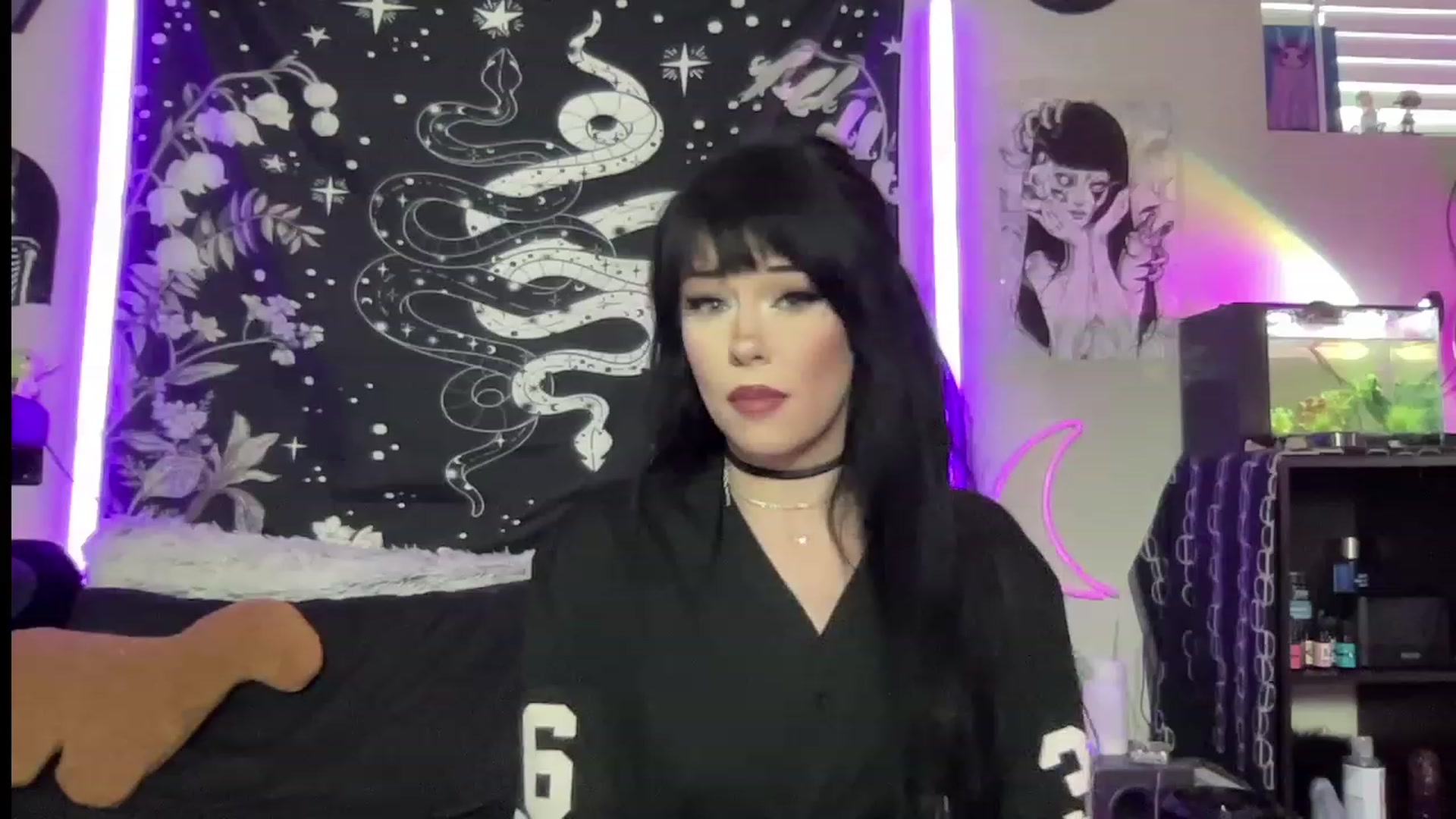 Gallery image thumbnail from RileyWoods's myfreecams stream on, 07/17/2023, 24:07 image 4 of 20