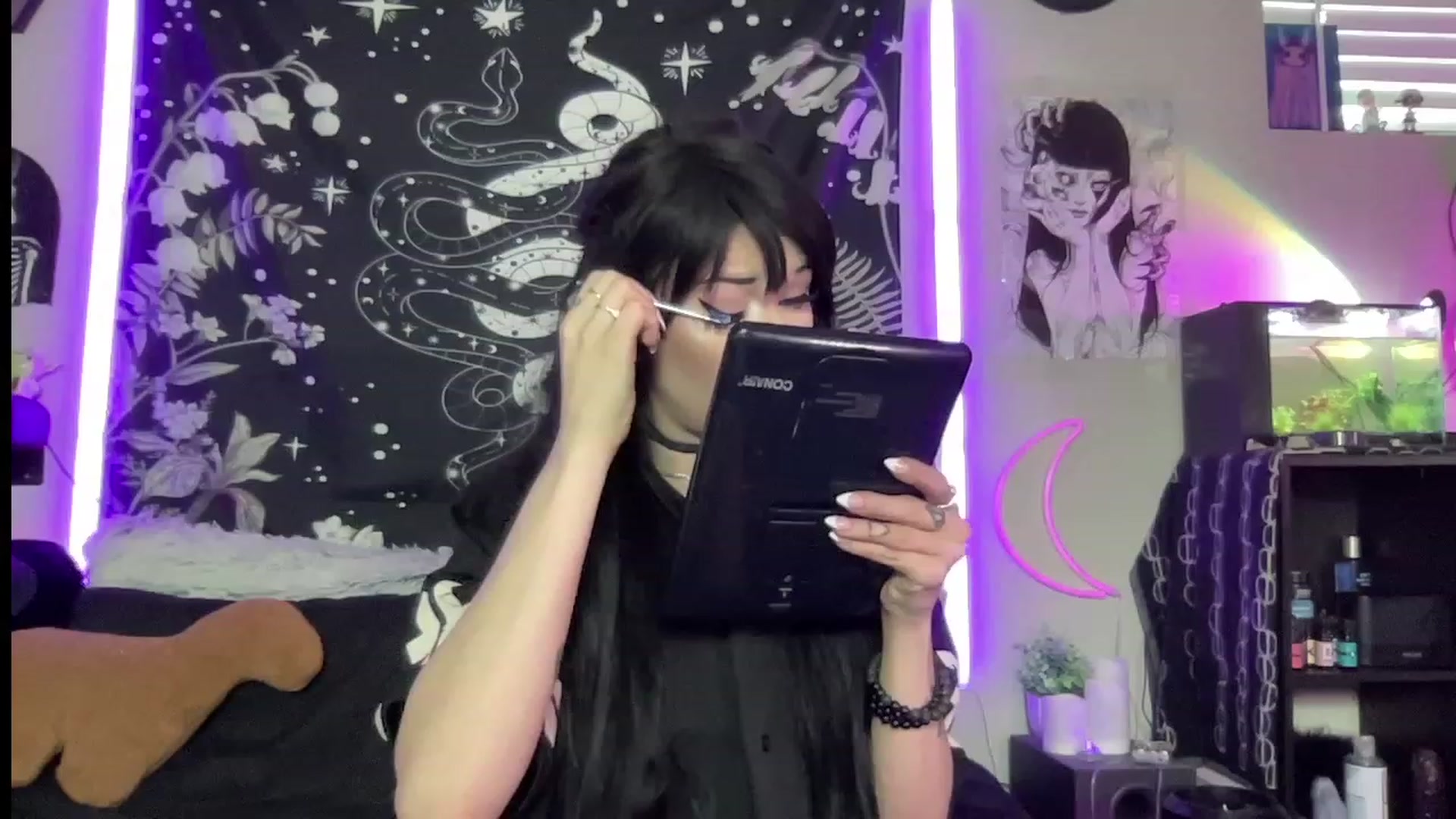 Gallery image thumbnail from RileyWoods's myfreecams stream on, 07/17/2023, 24:07 image 8 of 20