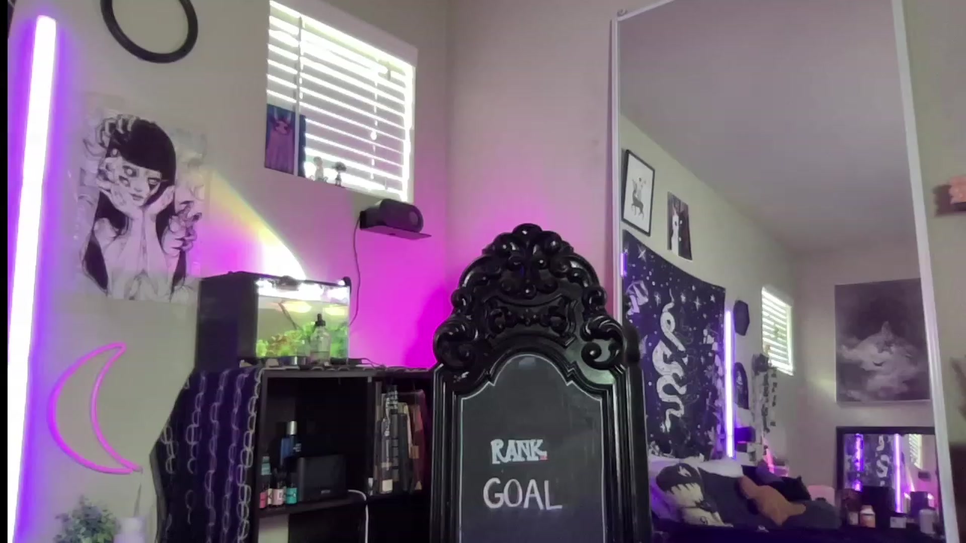 Gallery image thumbnail from RileyWoods's myfreecams stream on, 07/17/2023, 24:07 image 17 of 20