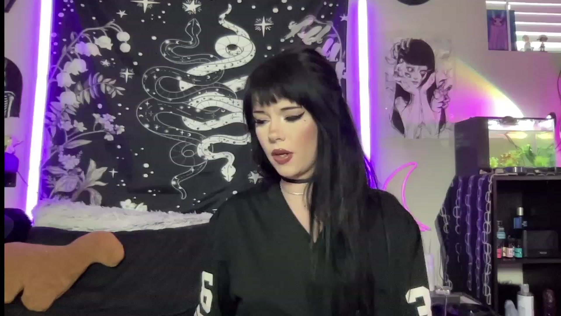 Gallery image thumbnail from RileyWoods's myfreecams stream on, 07/17/2023, 24:07 image 3 of 20