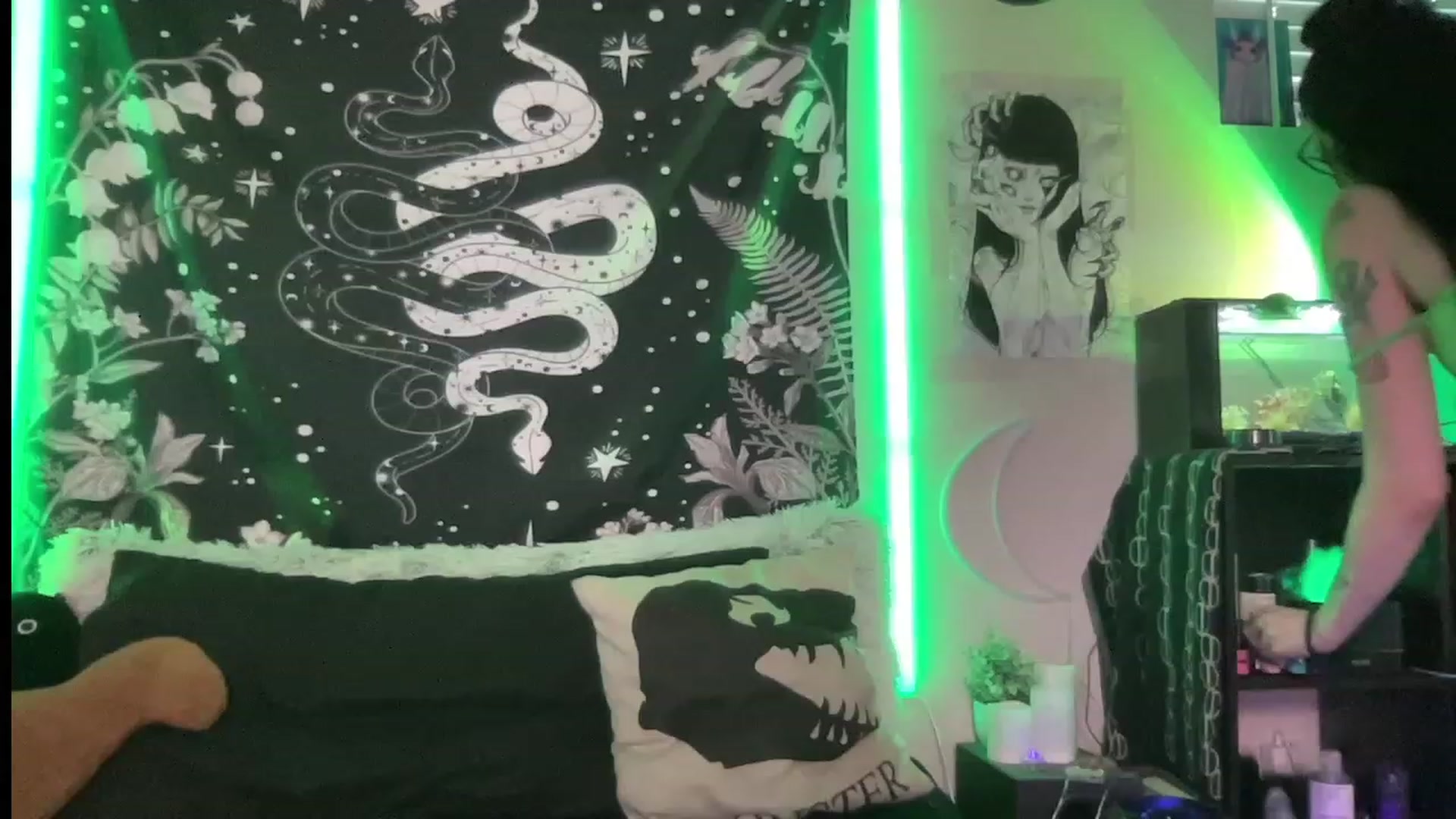 Gallery image thumbnail from RileyWoods's myfreecams stream on, 07/18/2023, 02:55 image 18 of 20