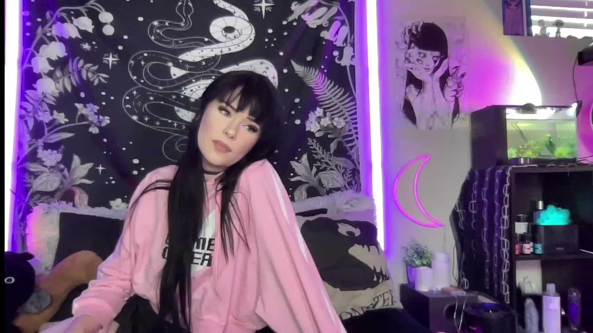 Gallery image thumbnail from RileyWoods's myfreecams stream on, 07/18/2023, 23:01 image 14 of 20