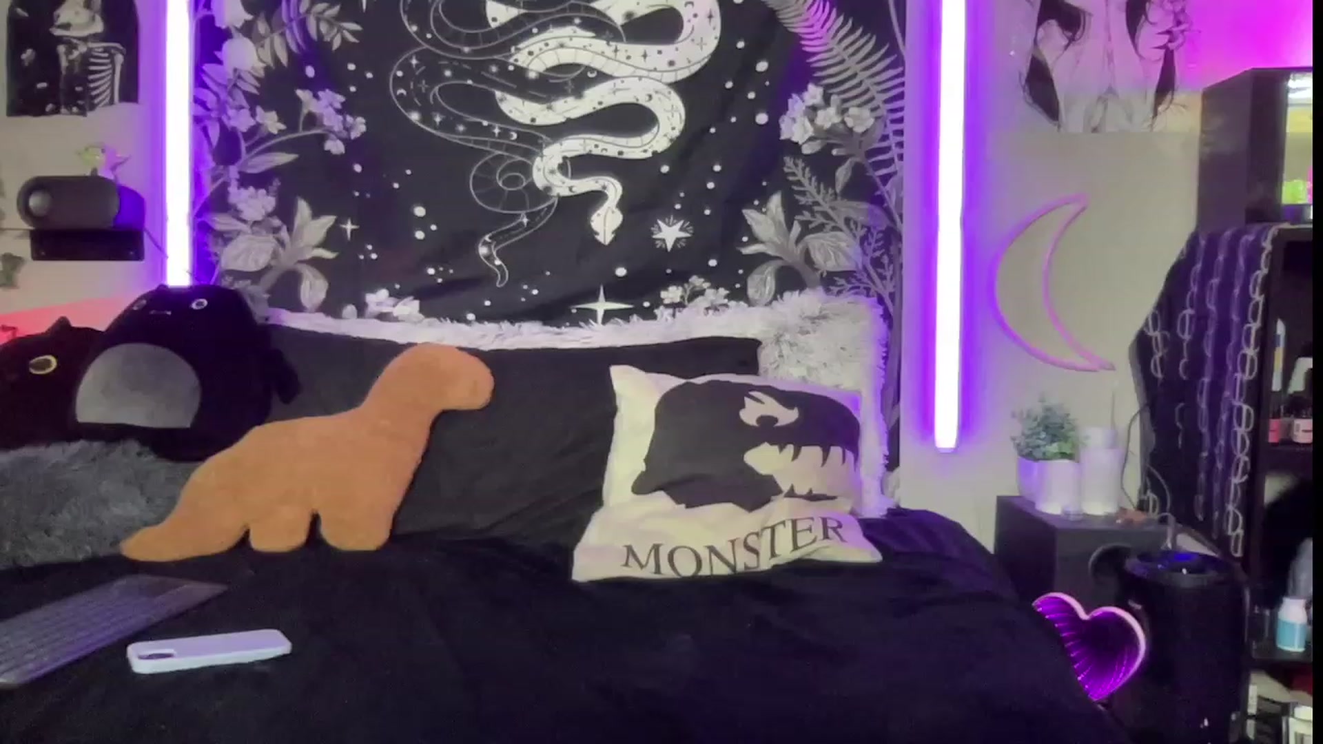 Gallery image thumbnail from RileyWoods's myfreecams stream on, 07/19/2023, 23:46 image 15 of 20