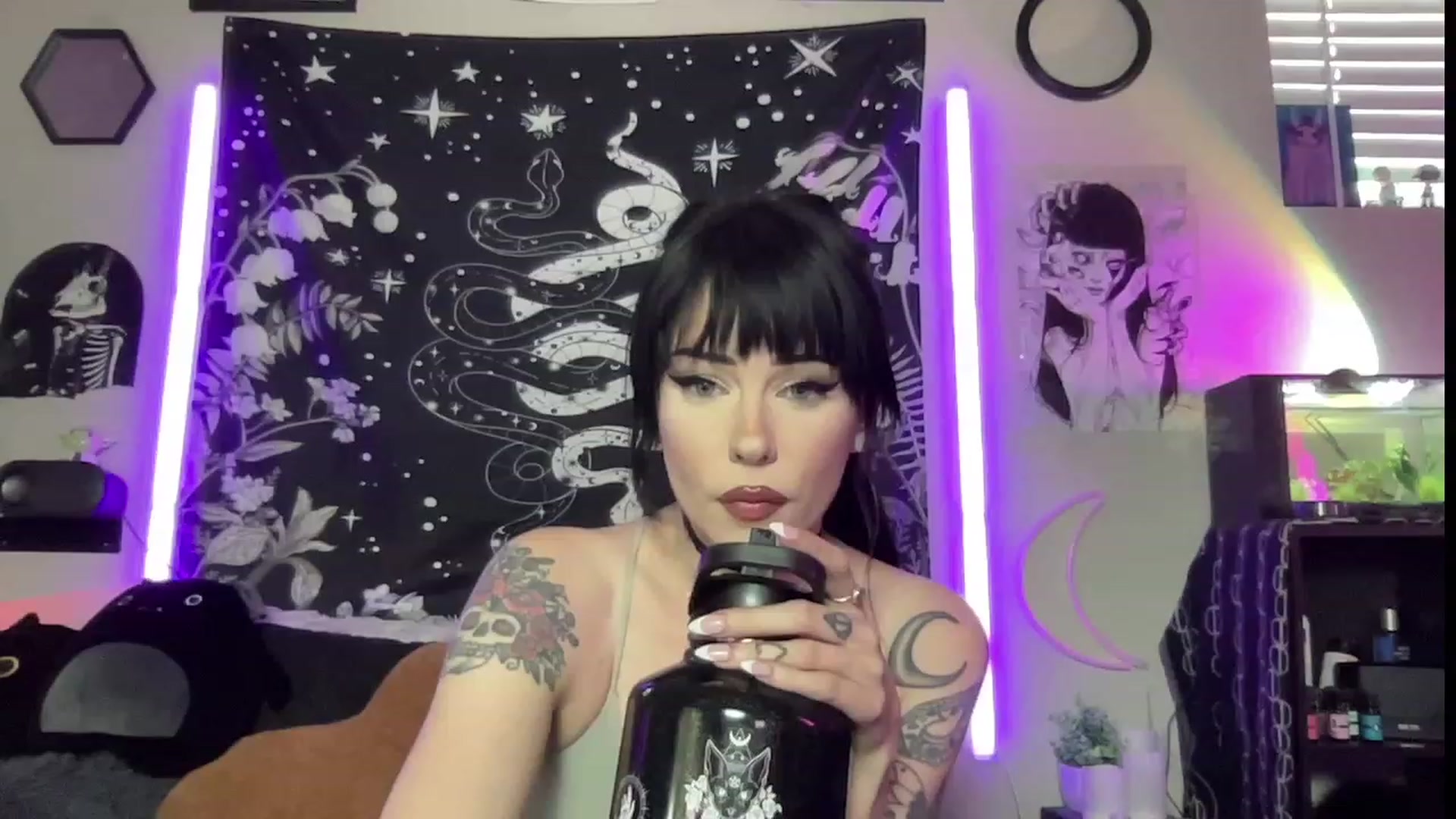Gallery image thumbnail from RileyWoods's myfreecams stream on, 07/19/2023, 23:46 image 16 of 20