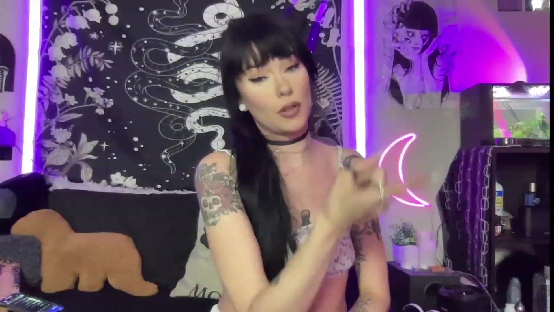 Gallery image thumbnail from RileyWoods's myfreecams stream on, 07/22/2023, 24:05 image 8 of 20