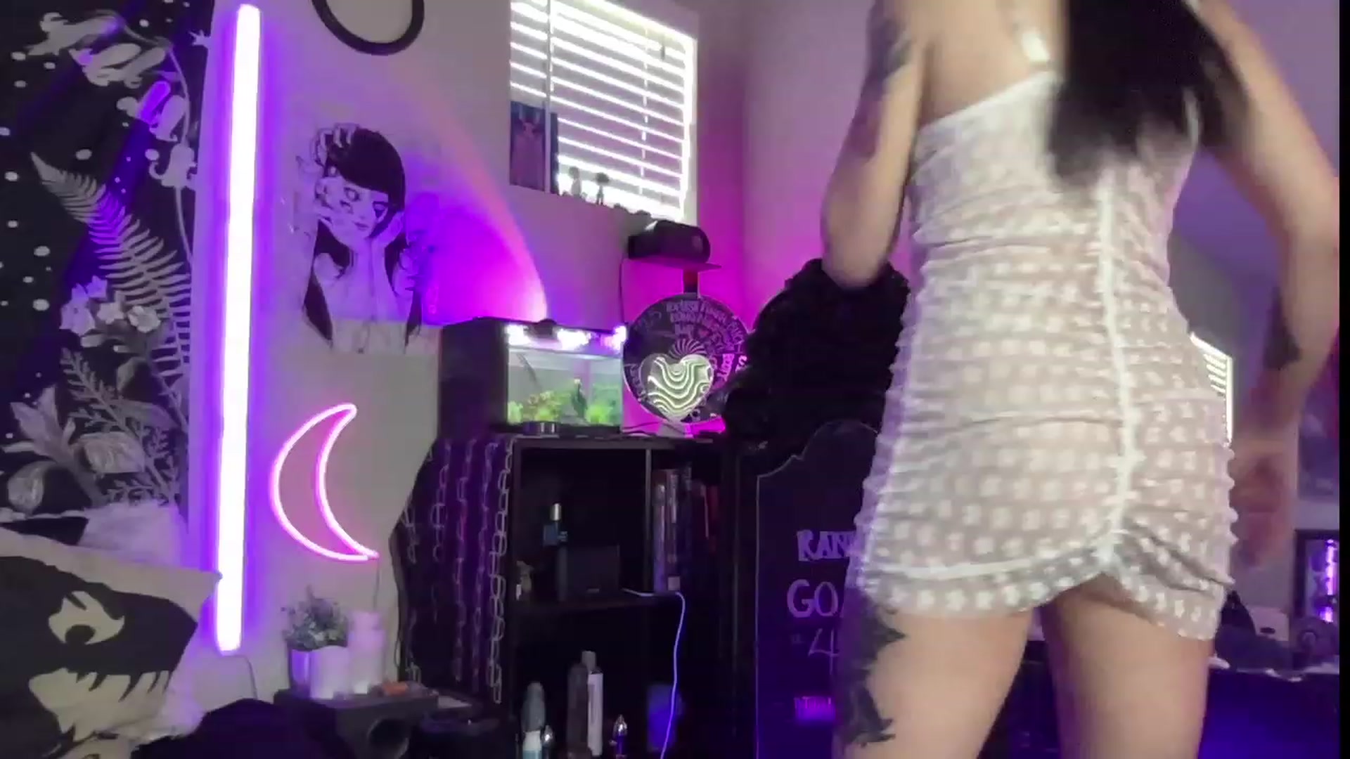 Gallery image thumbnail from RileyWoods's myfreecams stream on, 07/22/2023, 01:05 image 9 of 20
