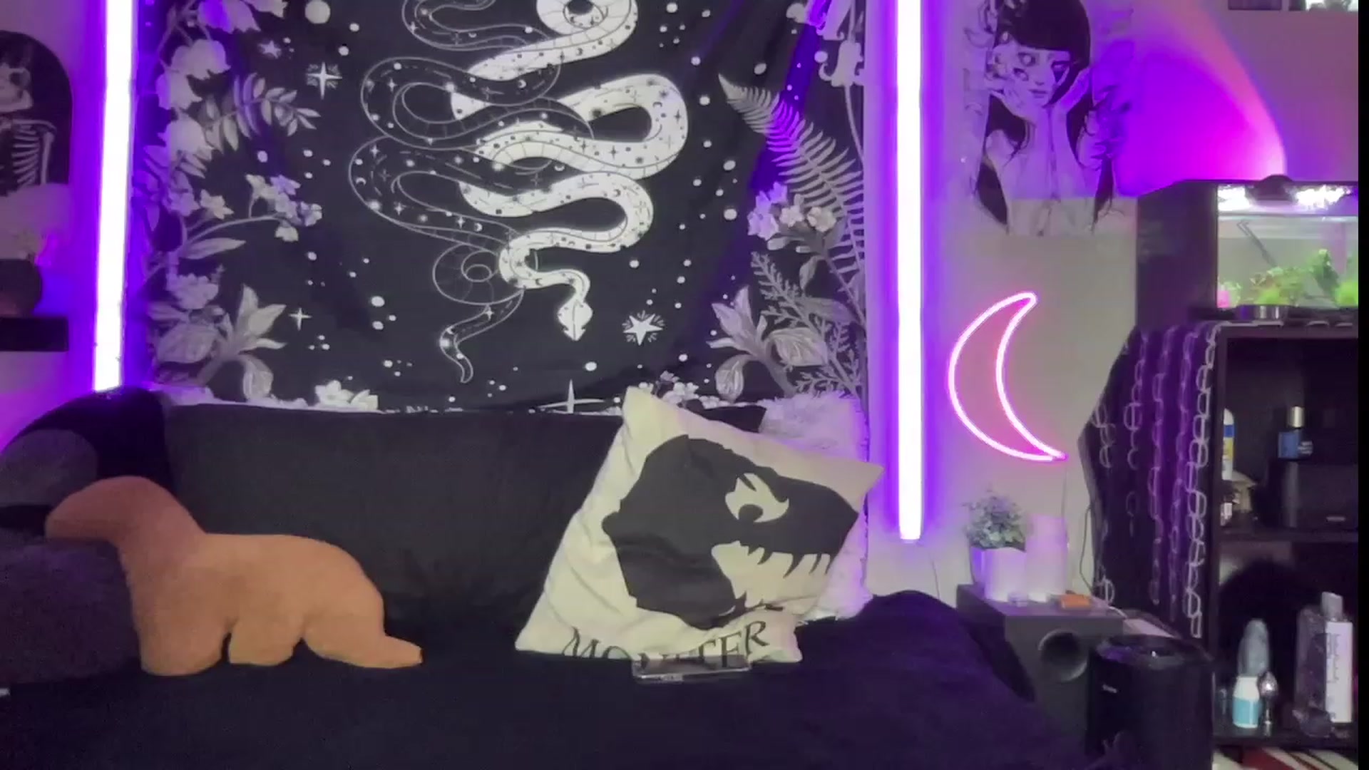 Gallery image thumbnail from RileyWoods's myfreecams stream on, 07/22/2023, 01:05 image 11 of 20