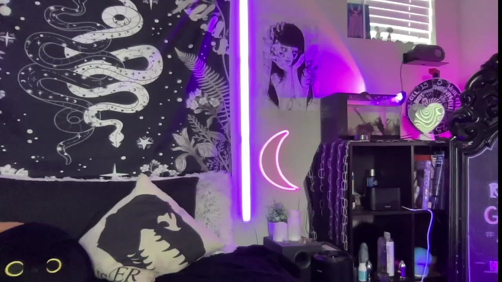 Gallery image thumbnail from RileyWoods's myfreecams stream on, 07/23/2023, 22:59 image 14 of 20