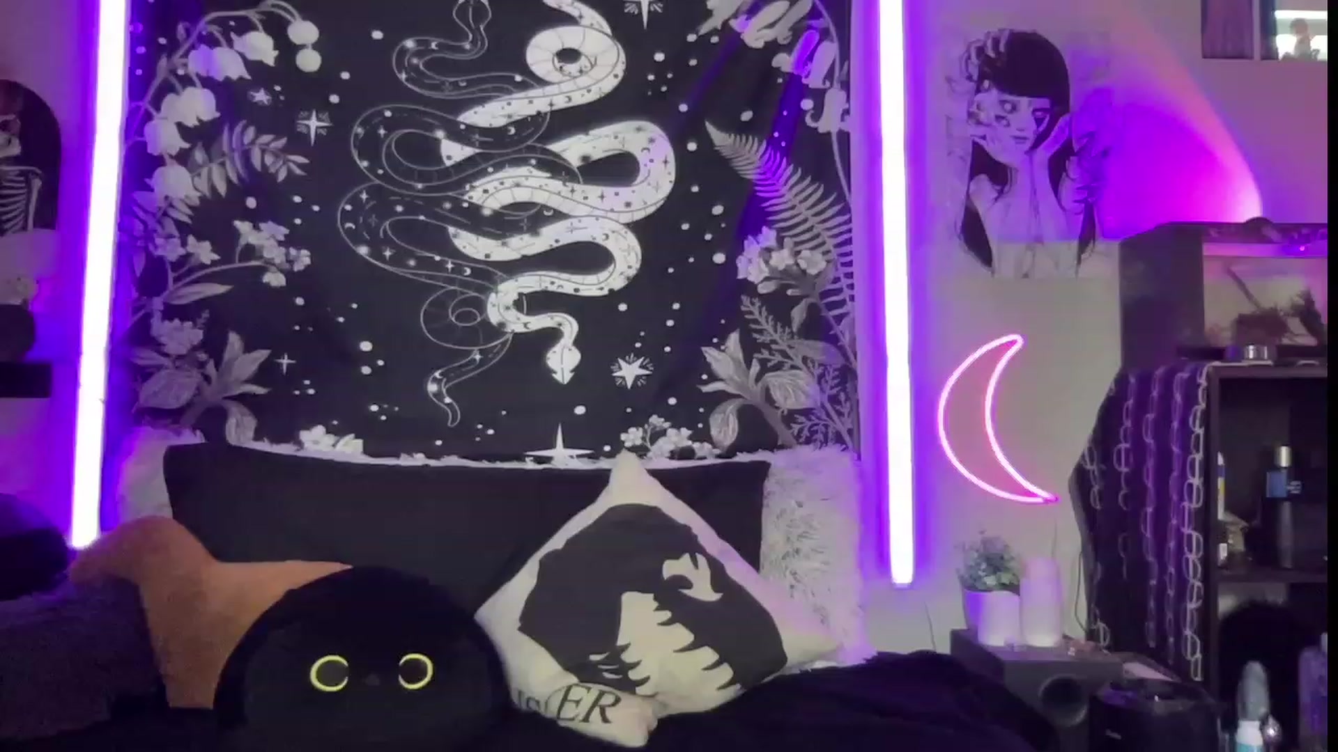 Gallery image thumbnail from RileyWoods's myfreecams stream on, 07/23/2023, 22:59 image 15 of 20