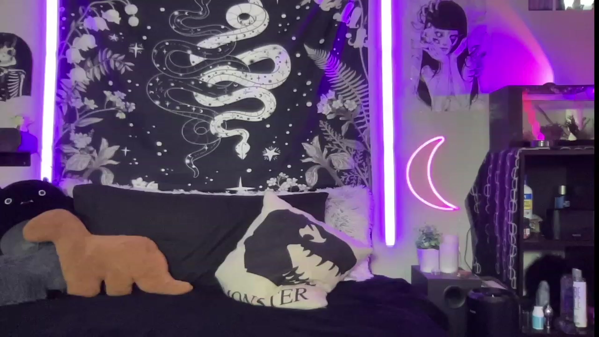 Gallery image thumbnail from RileyWoods's myfreecams stream on, 07/23/2023, 23:50 image 12 of 20