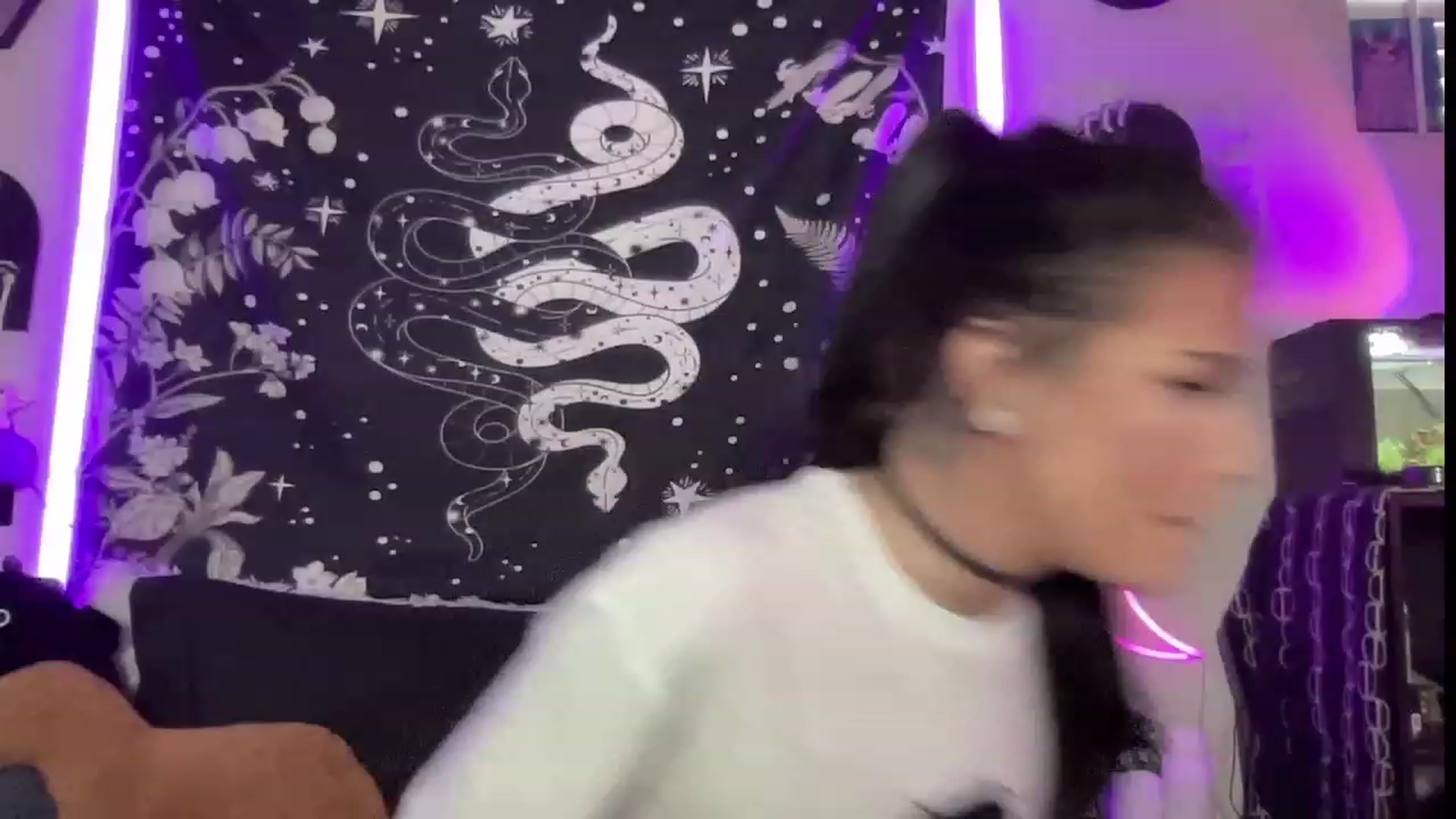 Gallery image thumbnail from RileyWoods's myfreecams stream on, 07/24/2023, 24:43 image 9 of 20