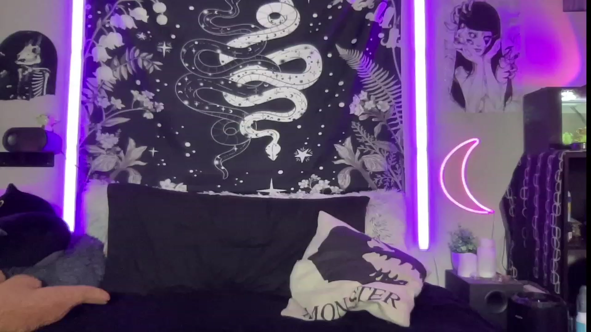 Gallery image thumbnail from RileyWoods's myfreecams stream on, 07/24/2023, 03:19 image 6 of 20