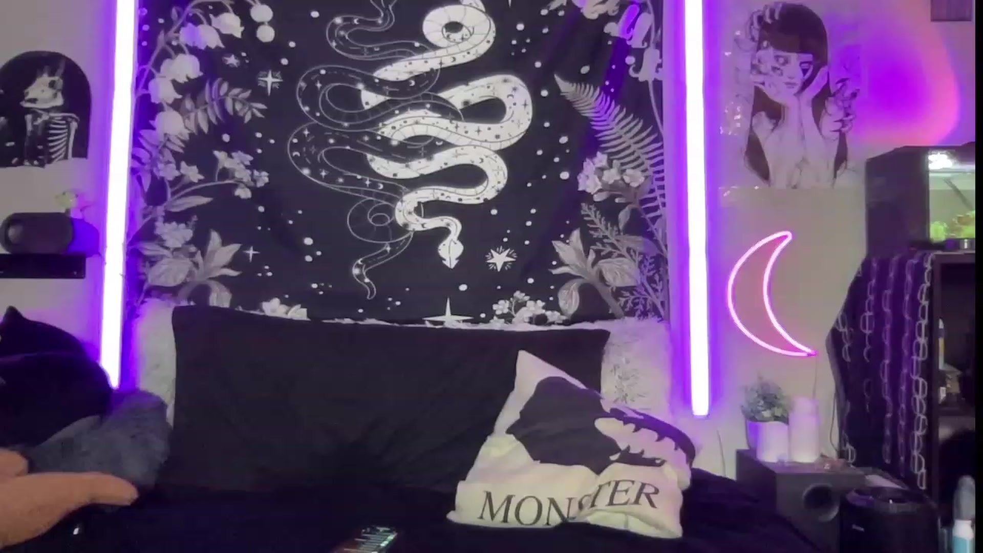 Gallery image thumbnail from RileyWoods's myfreecams stream on, 07/24/2023, 03:19 image 4 of 20