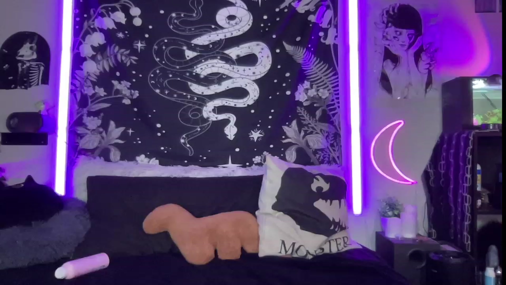 Gallery image thumbnail from RileyWoods's myfreecams stream on, 07/25/2023, 01:00 image 5 of 20