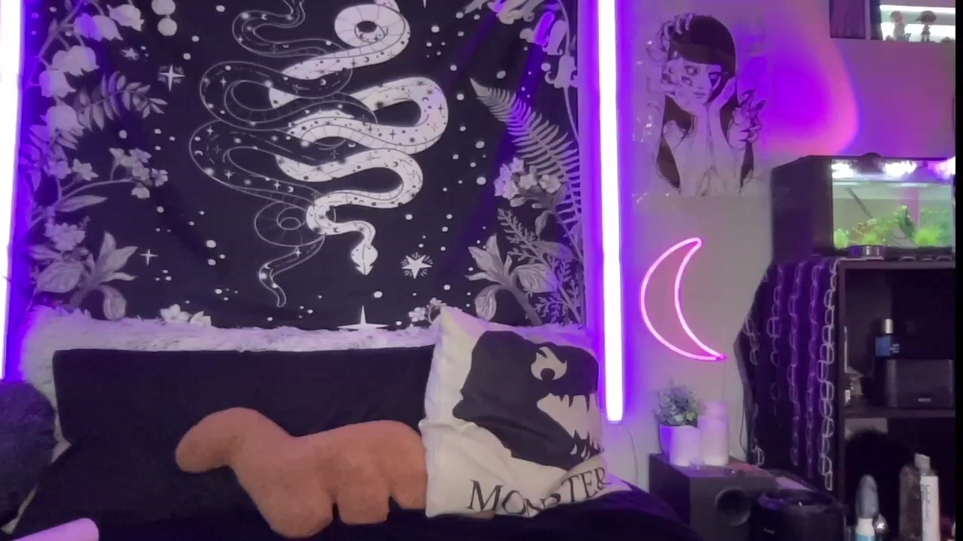 Gallery image thumbnail from RileyWoods's myfreecams stream on, 07/25/2023, 01:00 image 11 of 20