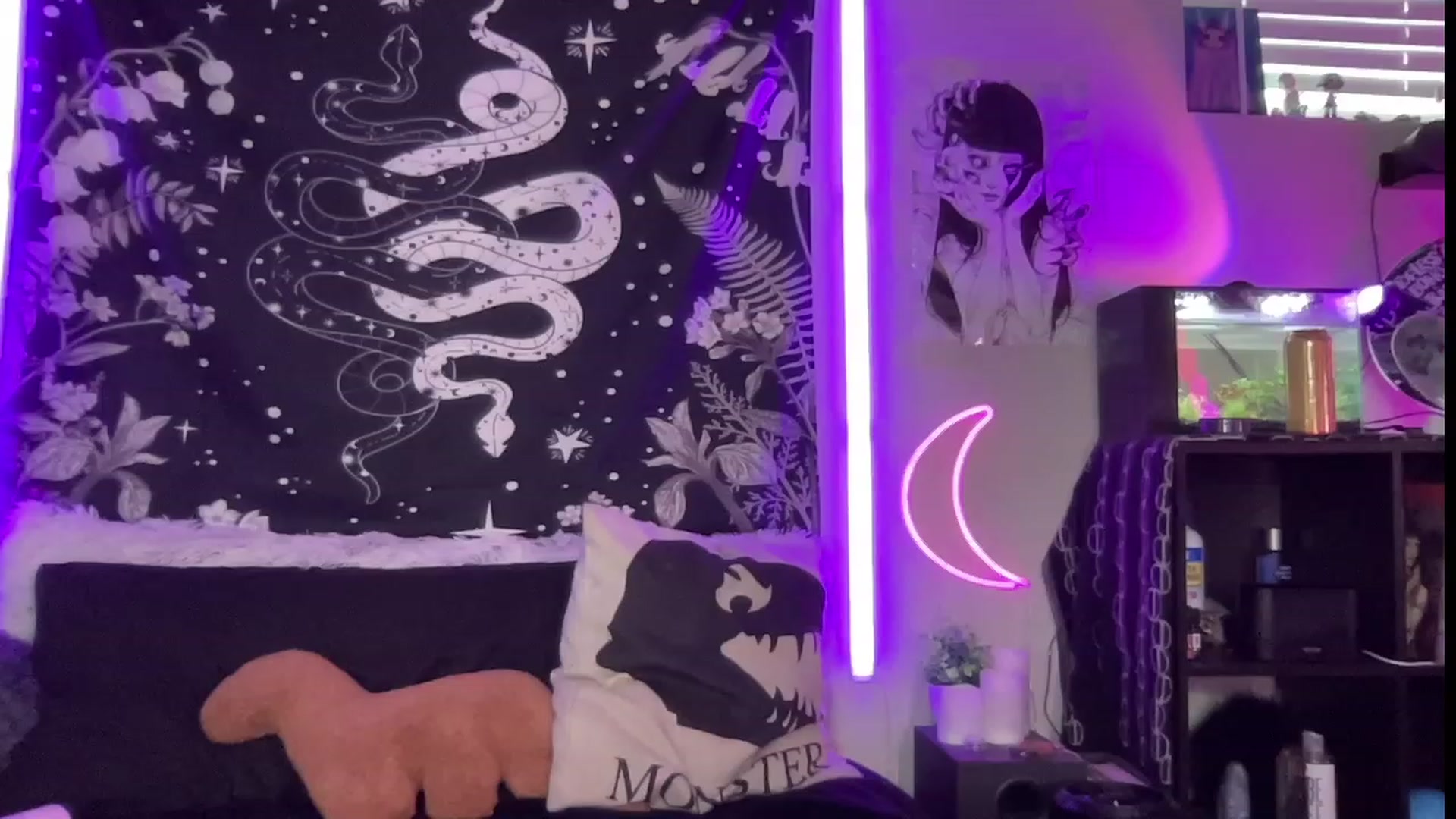 Gallery image thumbnail from RileyWoods's myfreecams stream on, 07/25/2023, 01:00 image 8 of 20