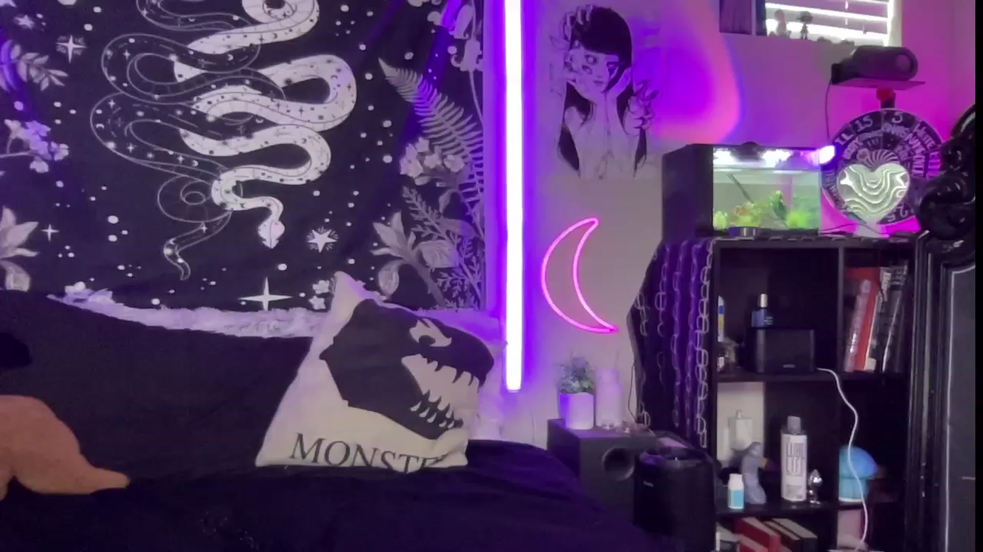 Gallery image thumbnail from RileyWoods's myfreecams stream on, 07/26/2023, 01:46 image 5 of 20