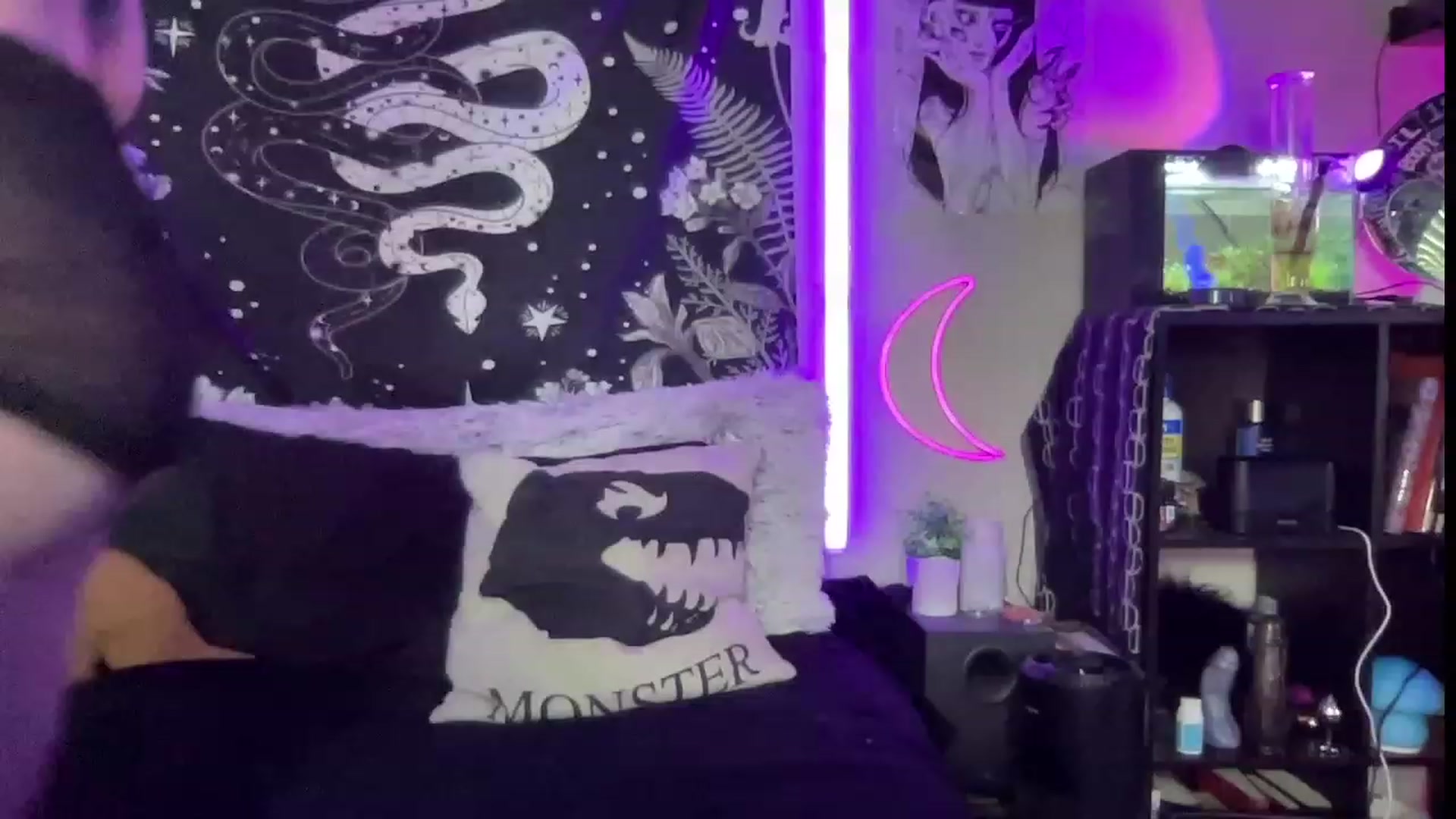 Gallery image thumbnail from RileyWoods's myfreecams stream on, 07/27/2023, 24:24 image 4 of 20
