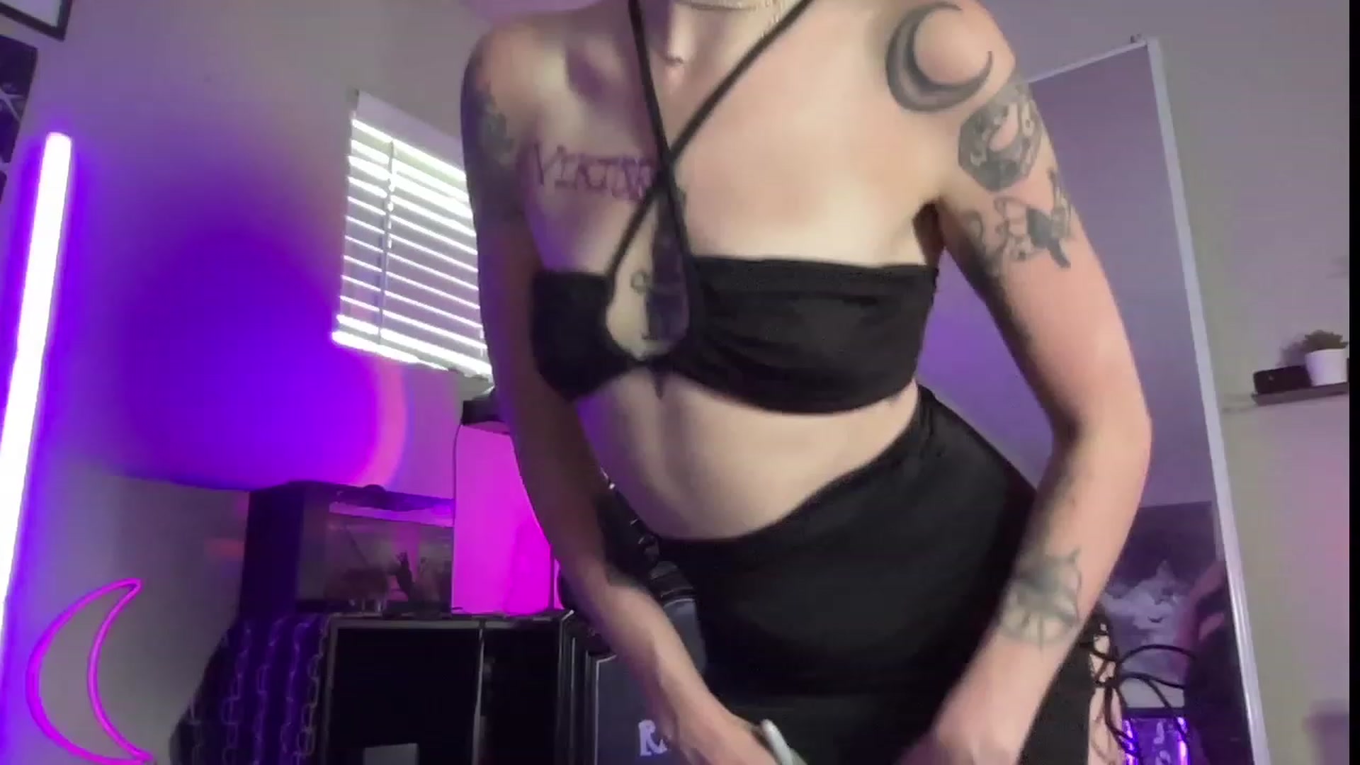 Gallery image thumbnail from RileyWoods's myfreecams stream on, 07/29/2023, 24:45 image 18 of 20